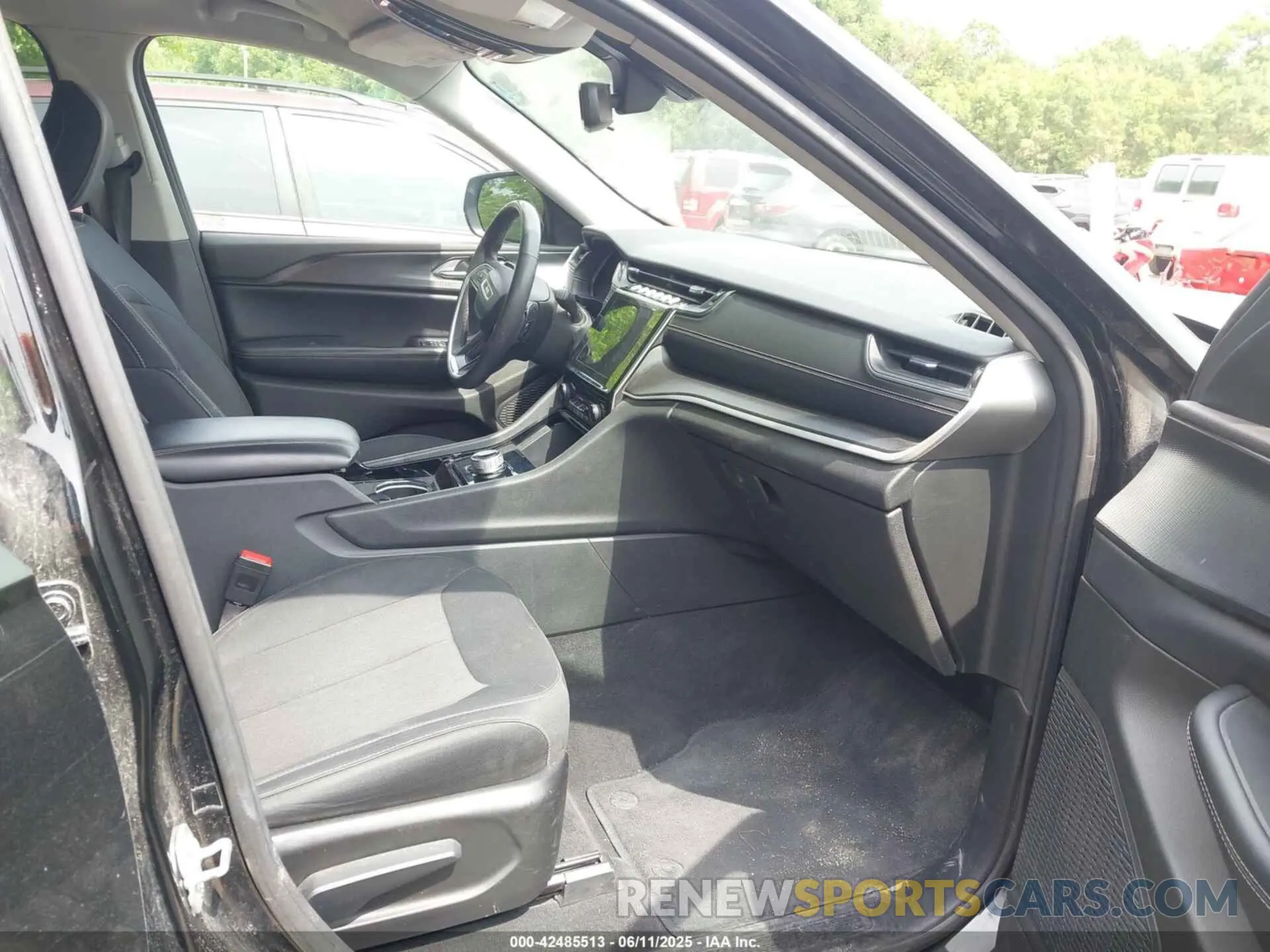 5 Photograph of a damaged car 1C4RJKAG6P8865787 JEEP GRAND CHEROKEE L 2023