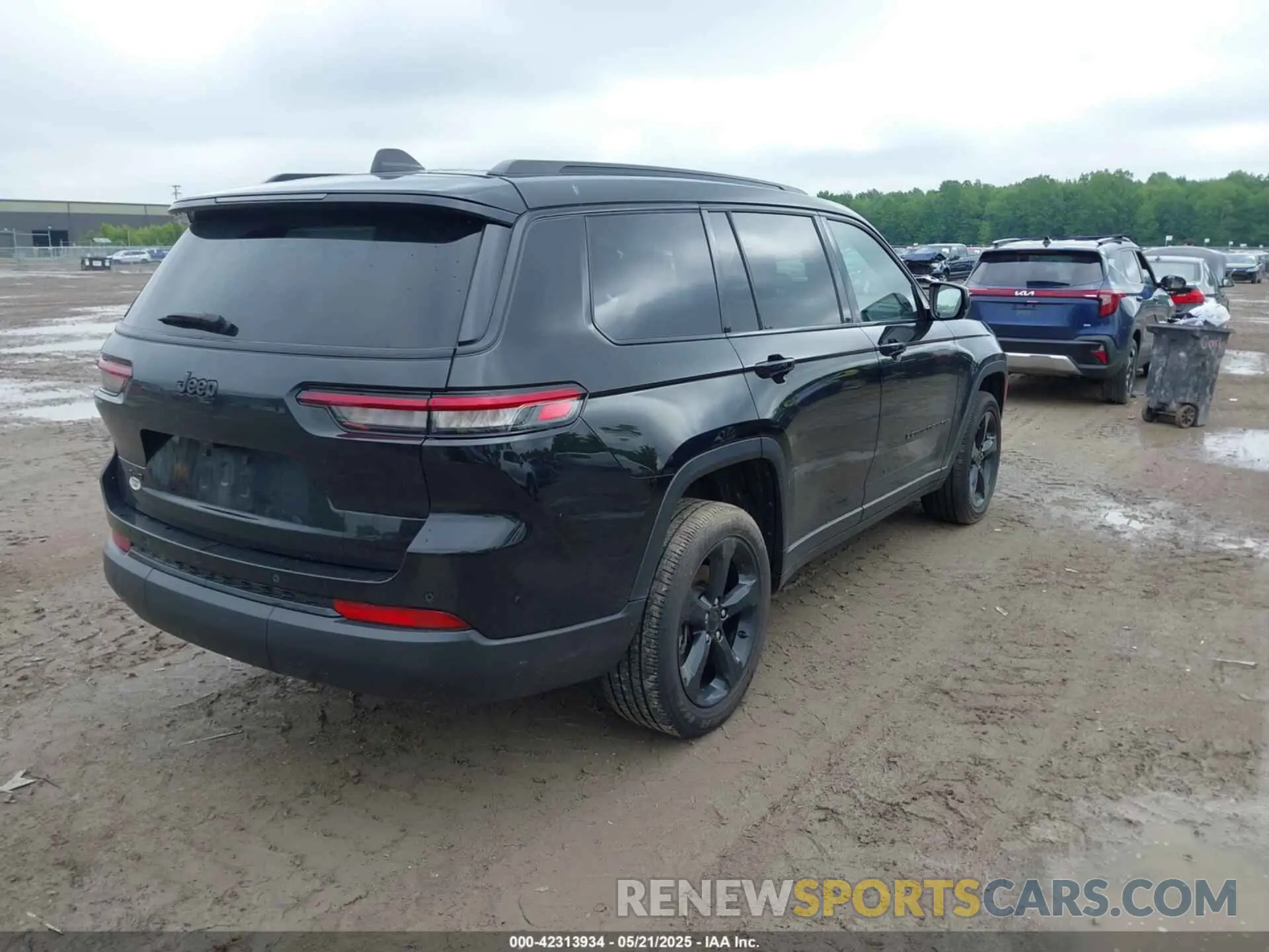 4 Photograph of a damaged car 1C4RJKAG7P8850571 JEEP GRAND CHEROKEE L 2023