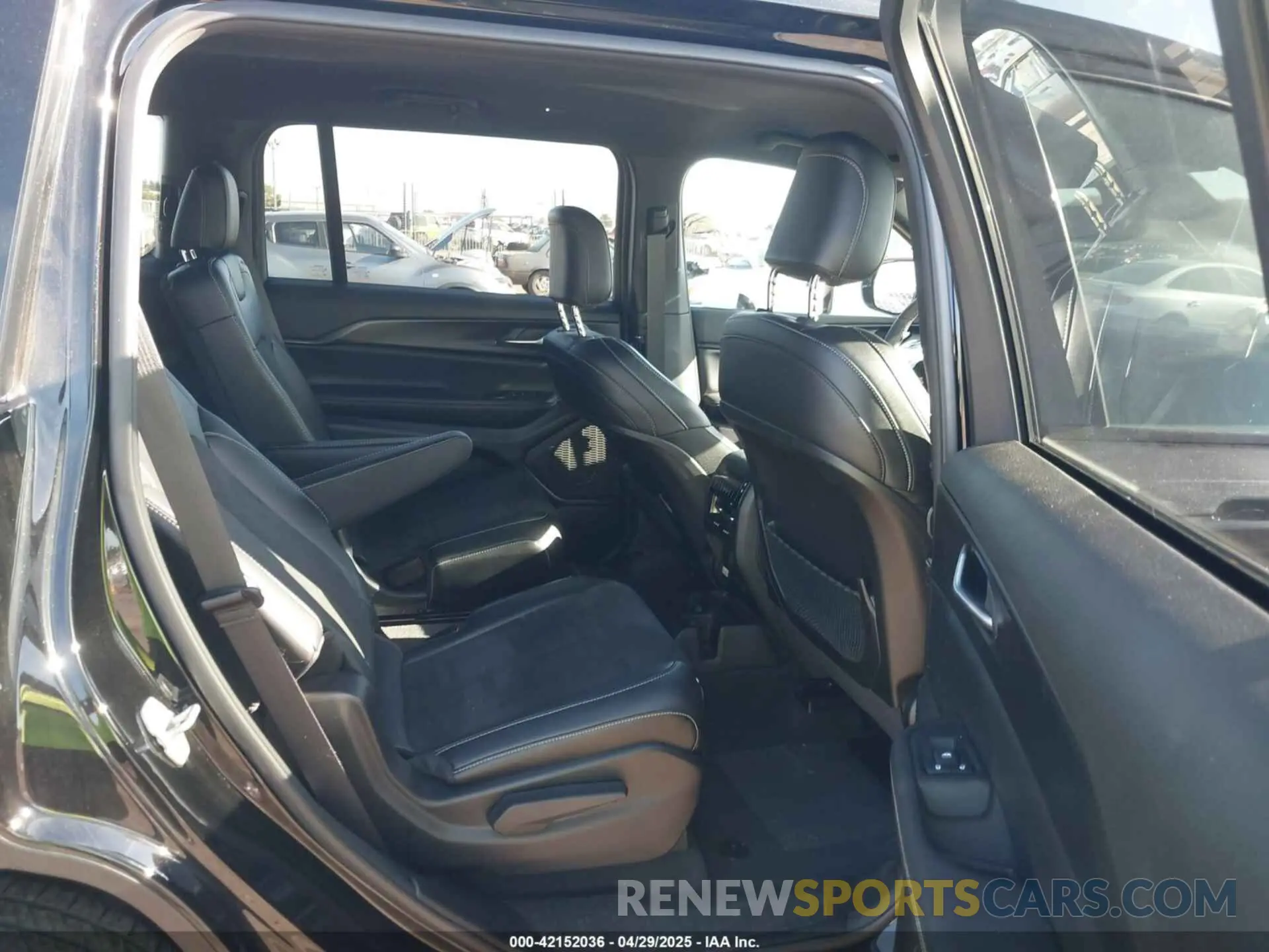 8 Фотография поврежденного автомобиля 1C4RJKAG9P8898993 JEEP GRAND CHEROKEE L 2023