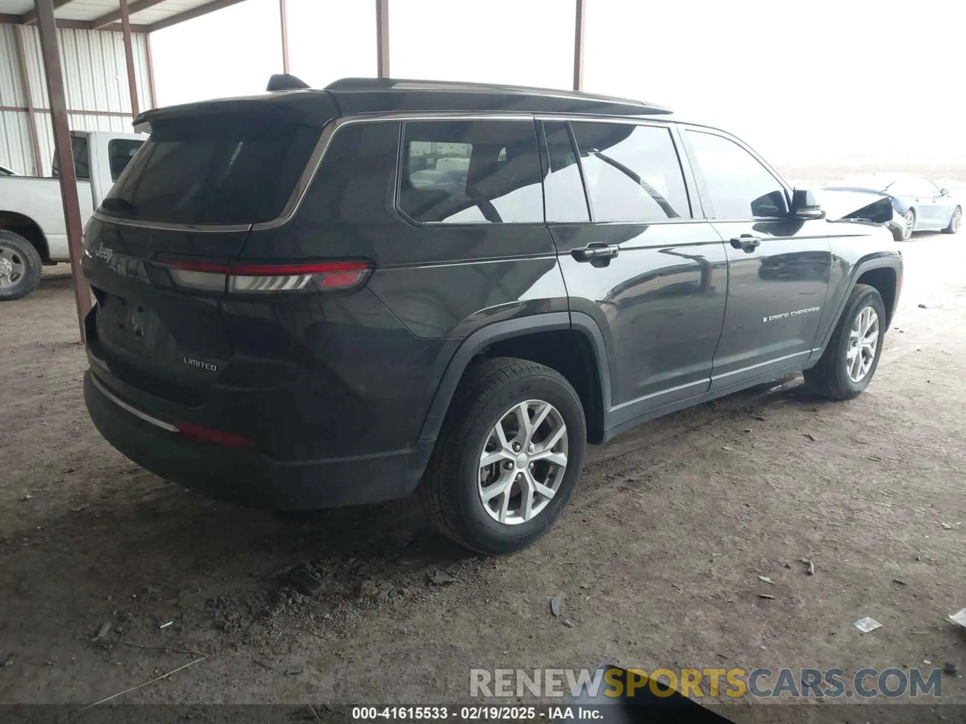 4 Photograph of a damaged car 1C4RJKBG0P8810475 JEEP GRAND CHEROKEE L 2023