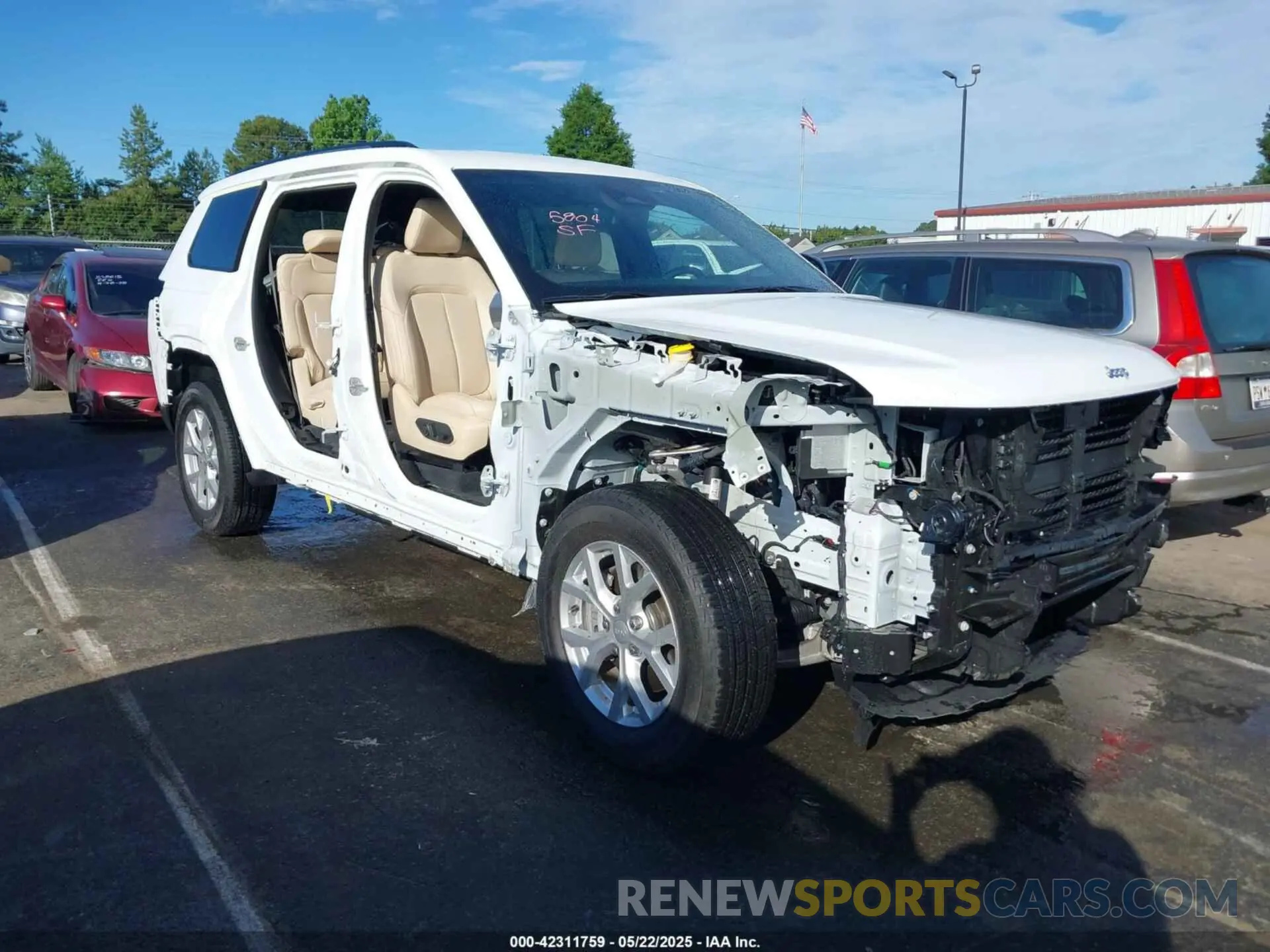 1 Фотография поврежденного автомобиля 1C4RJKBG0P8854444 JEEP GRAND CHEROKEE L 2023