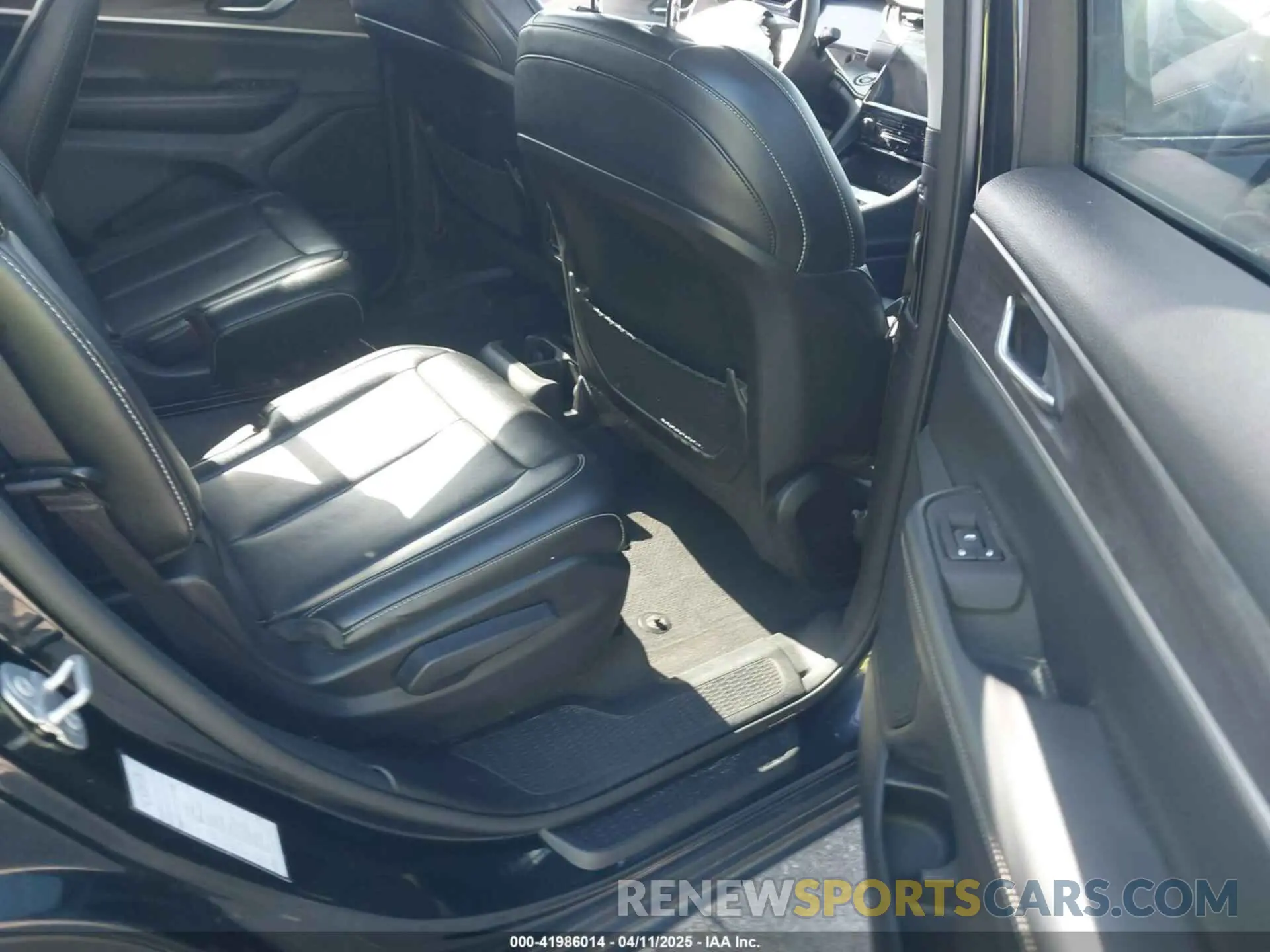 8 Фотография поврежденного автомобиля 1C4RJKBG1P8806693 JEEP GRAND CHEROKEE L 2023