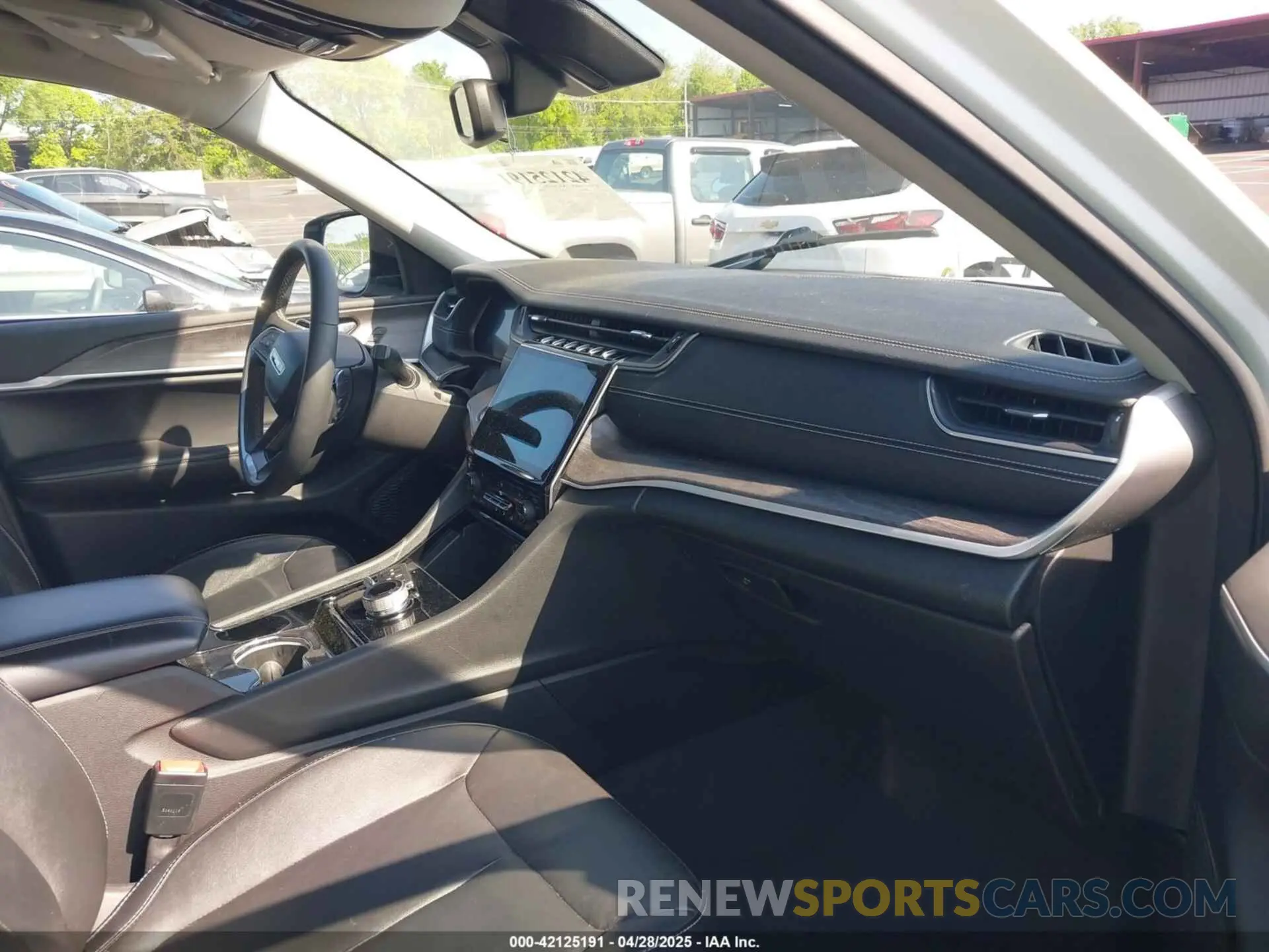 5 Фотография поврежденного автомобиля 1C4RJKBG2P8793419 JEEP GRAND CHEROKEE L 2023