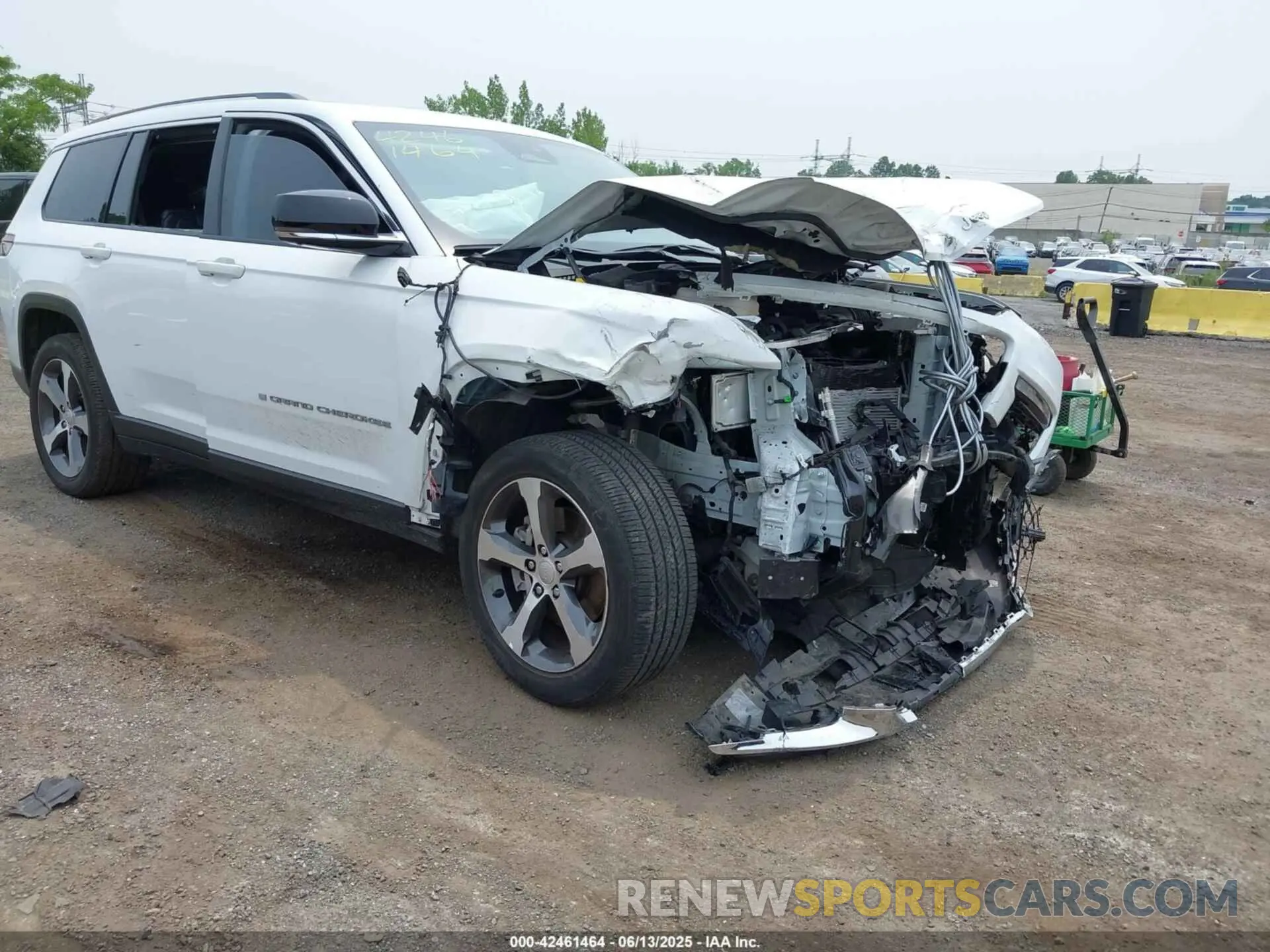 1 Photograph of a damaged car 1C4RJKBG3P8792859 JEEP GRAND CHEROKEE L 2023