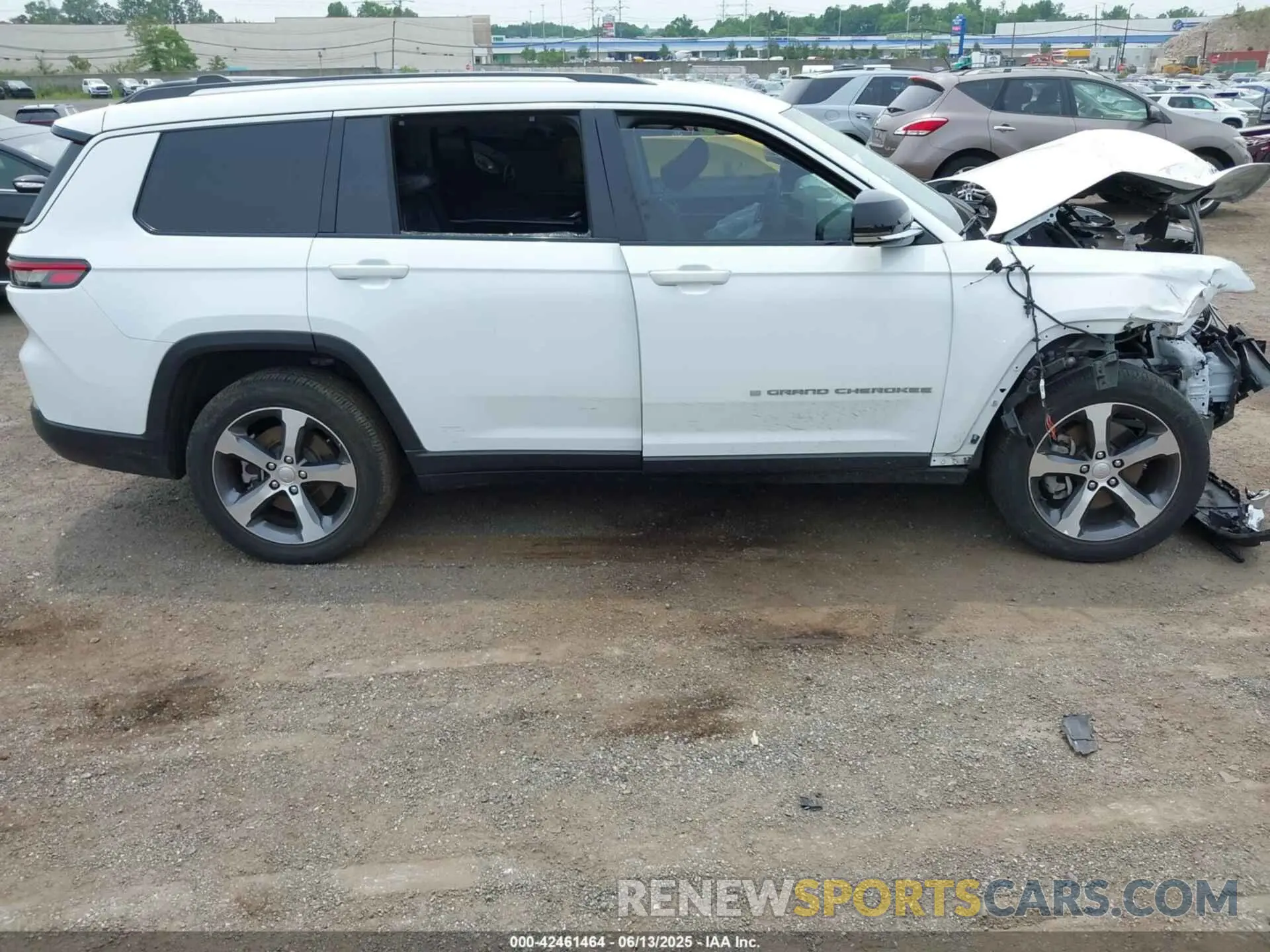 13 Photograph of a damaged car 1C4RJKBG3P8792859 JEEP GRAND CHEROKEE L 2023