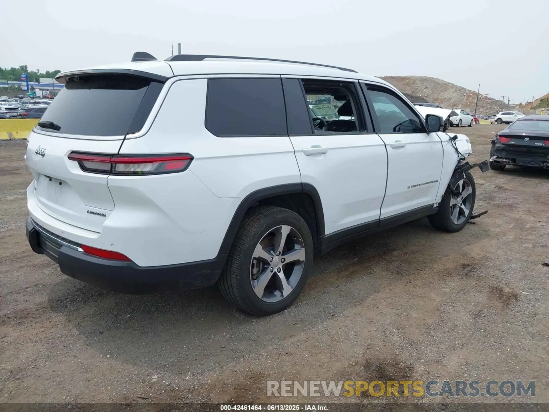 4 Photograph of a damaged car 1C4RJKBG3P8792859 JEEP GRAND CHEROKEE L 2023