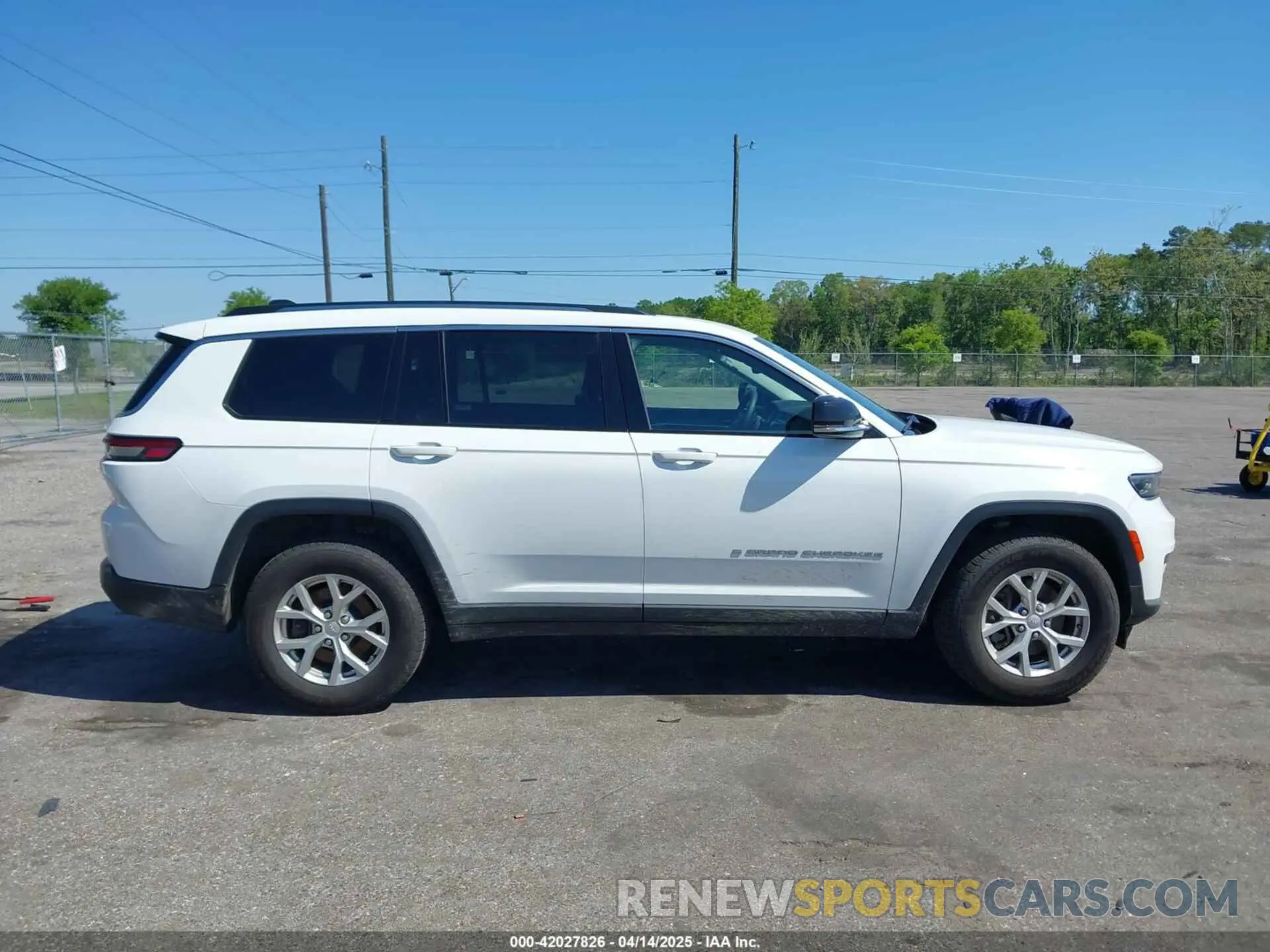 13 Photograph of a damaged car 1C4RJKBG4P8806722 JEEP GRAND CHEROKEE L 2023