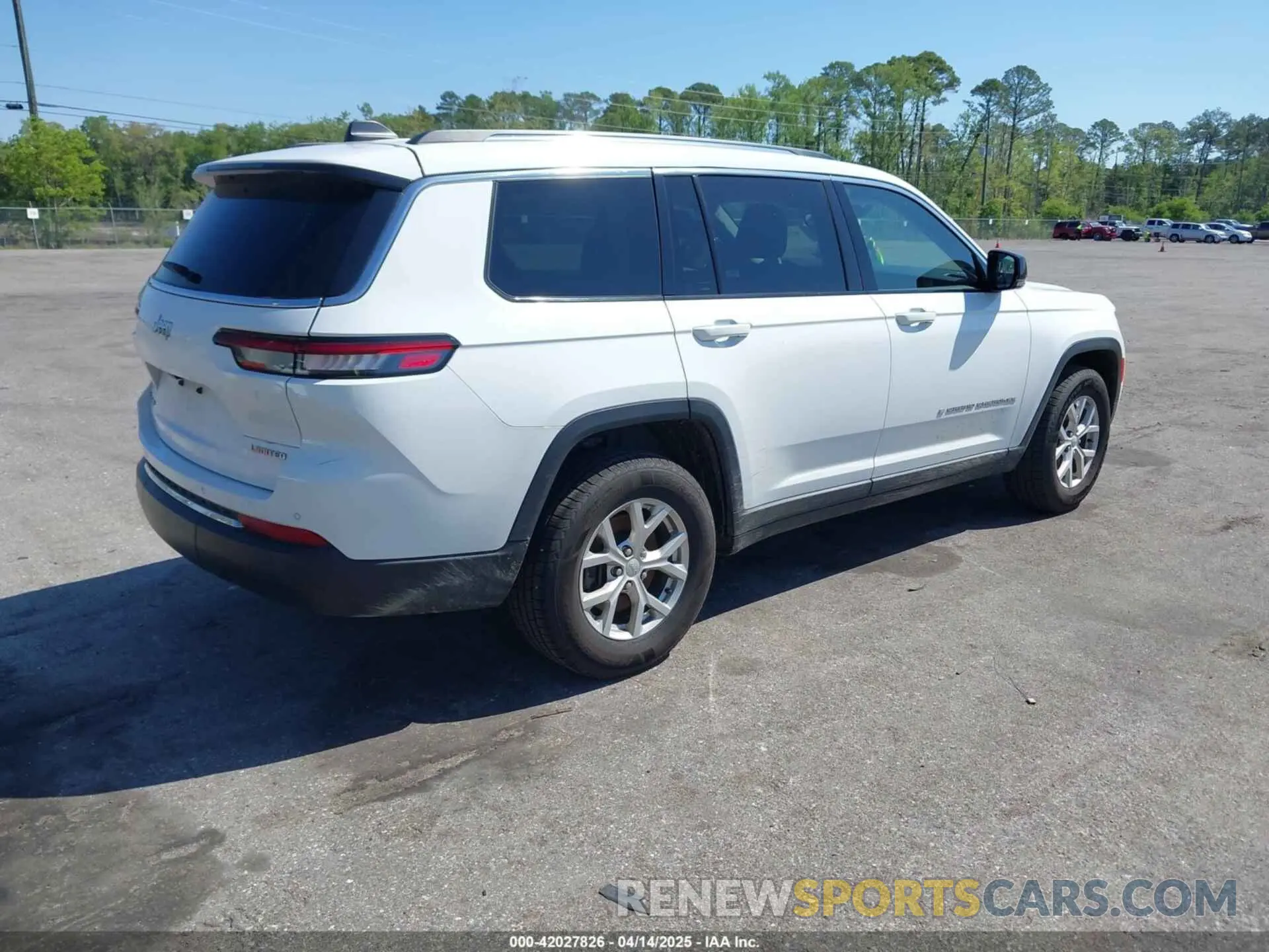 4 Photograph of a damaged car 1C4RJKBG4P8806722 JEEP GRAND CHEROKEE L 2023
