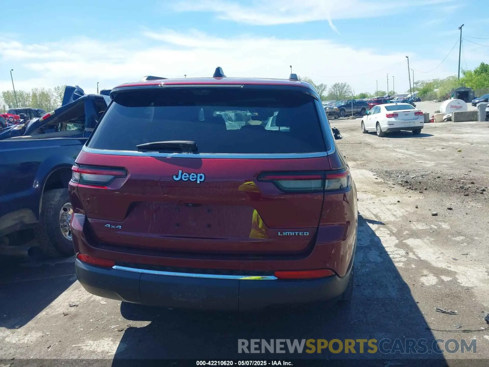 17 Photograph of a damaged car 1C4RJKBG5P8851281 JEEP GRAND CHEROKEE L 2023