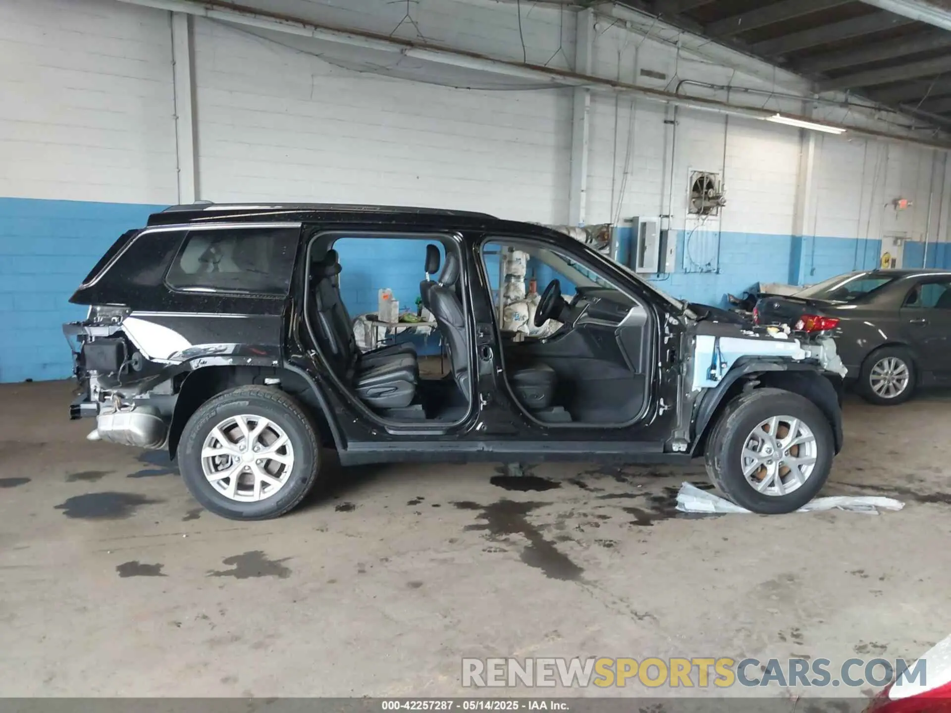 12 Фотография поврежденного автомобиля 1C4RJKBG6P8733336 JEEP GRAND CHEROKEE L 2023