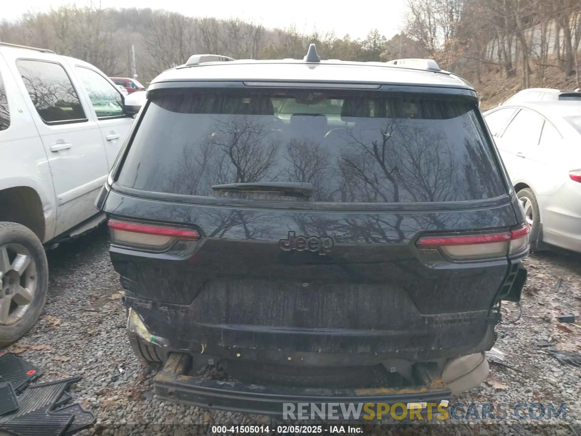 17 Photograph of a damaged car 1C4RJKBG8P8778147 JEEP GRAND CHEROKEE L 2023