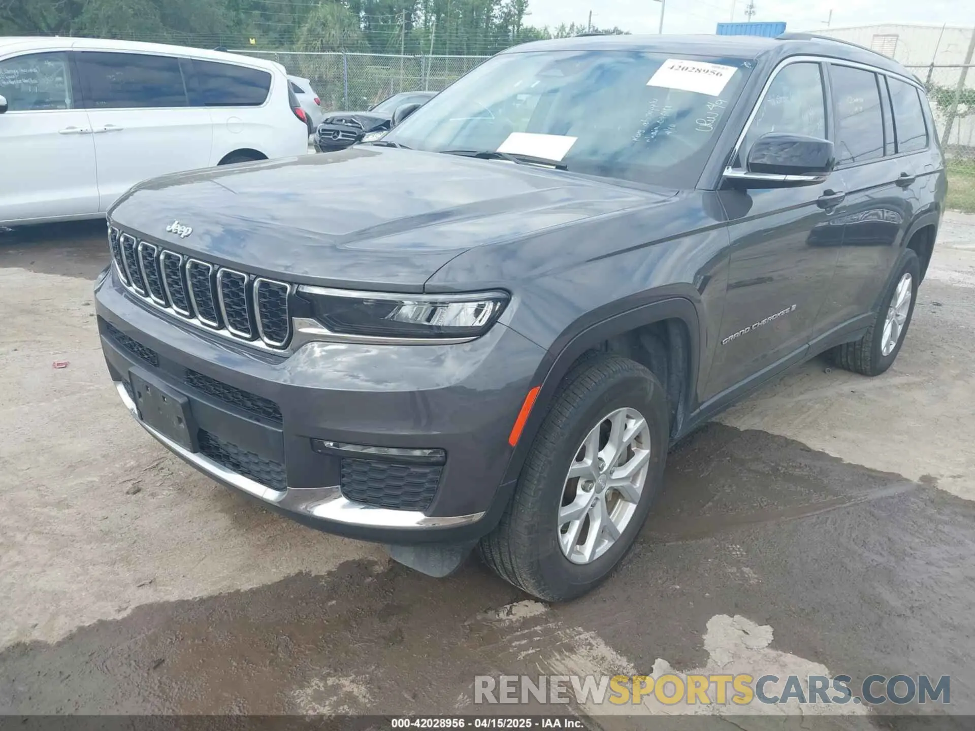 2 Photograph of a damaged car 1C4RJKBG8P8844678 JEEP GRAND CHEROKEE L 2023