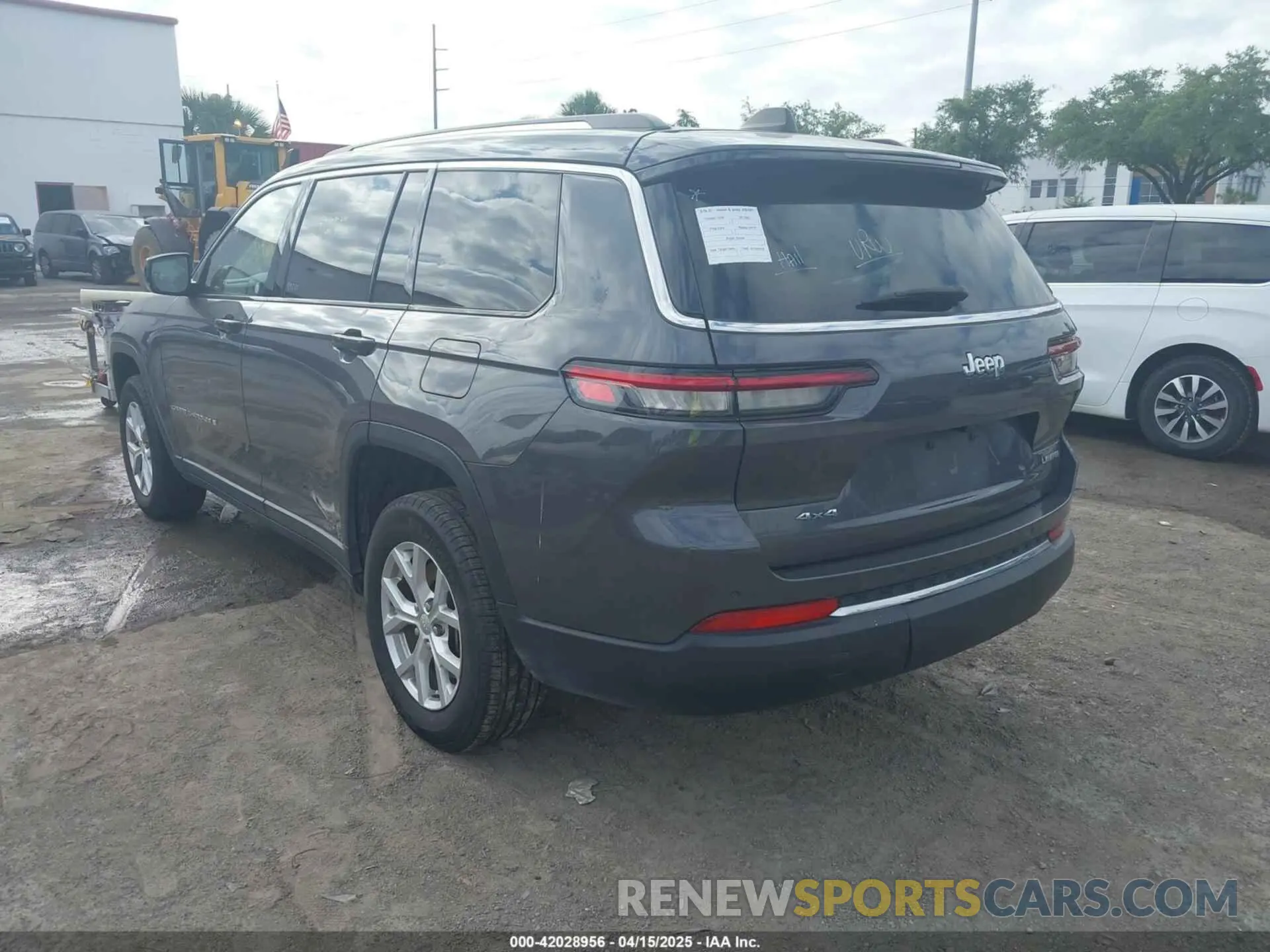 3 Photograph of a damaged car 1C4RJKBG8P8844678 JEEP GRAND CHEROKEE L 2023