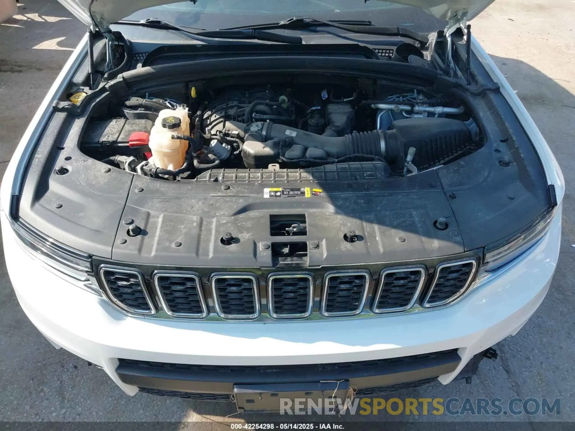 10 Photograph of a damaged car 1C4RJKBG8P8858824 JEEP GRAND CHEROKEE L 2023