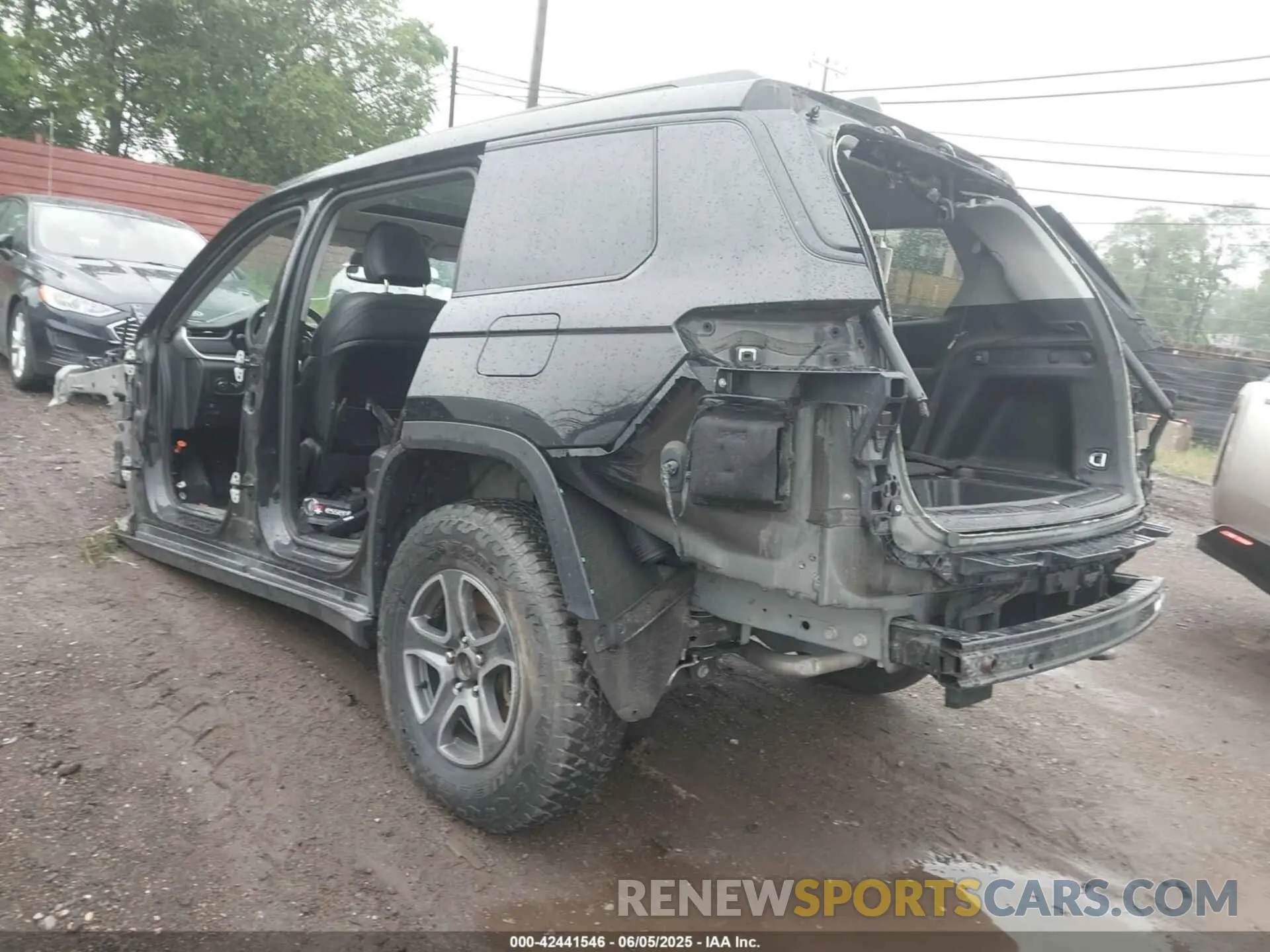 3 Фотография поврежденного автомобиля 1C4RJKBG9P8719611 JEEP GRAND CHEROKEE L 2023