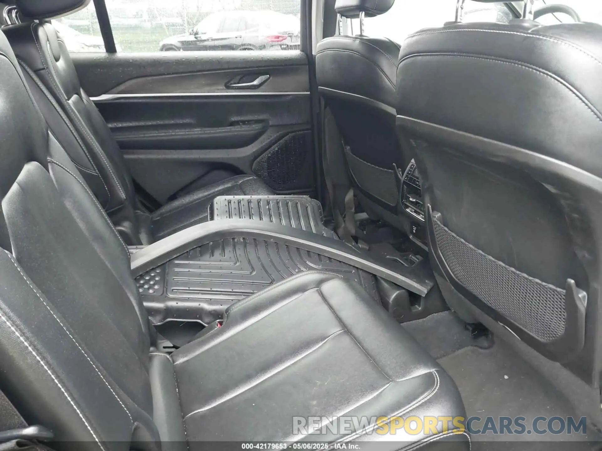 8 Photograph of a damaged car 1C4RJKBGXP8795290 JEEP GRAND CHEROKEE L 2023