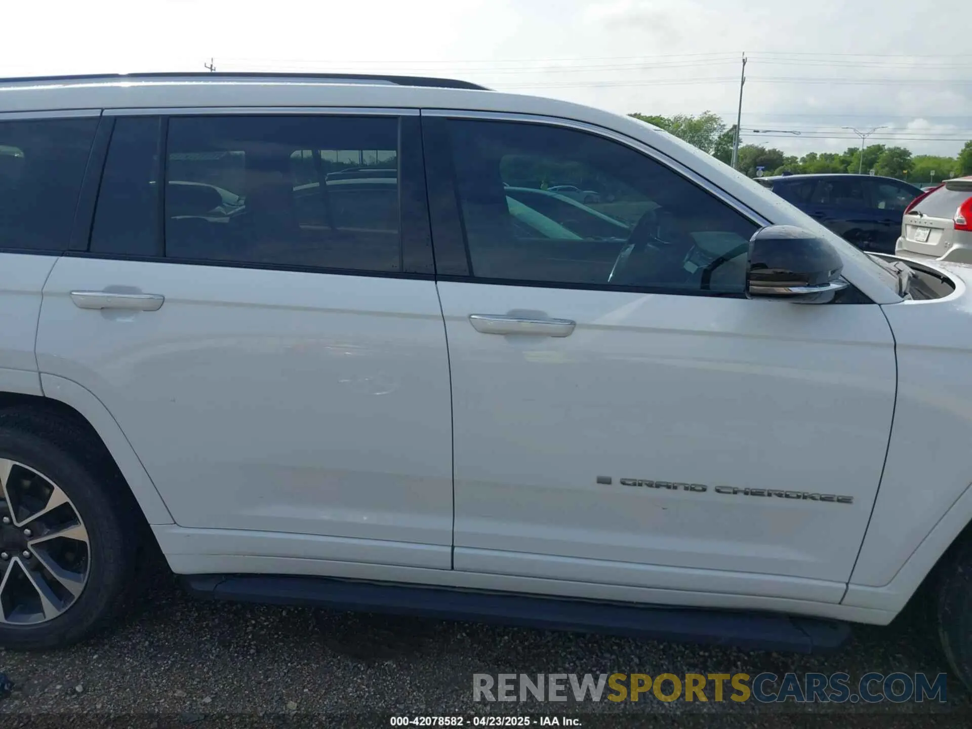 13 Фотография поврежденного автомобиля 1C4RJKDG1P8825368 JEEP GRAND CHEROKEE L 2023