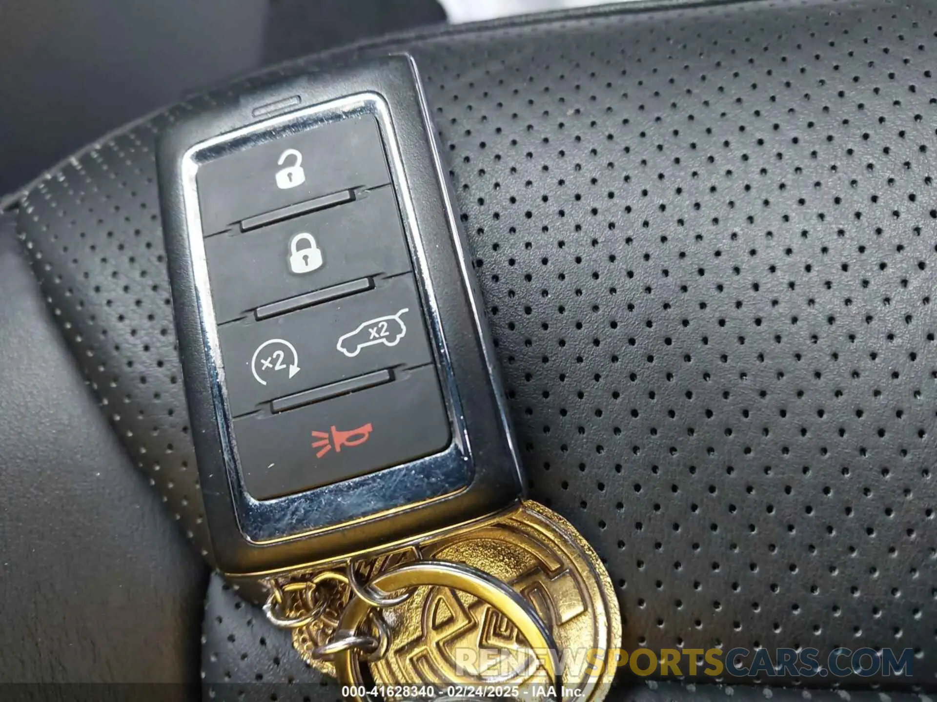 11 Фотография поврежденного автомобиля 1C4RJKDG1P8832675 JEEP GRAND CHEROKEE L 2023