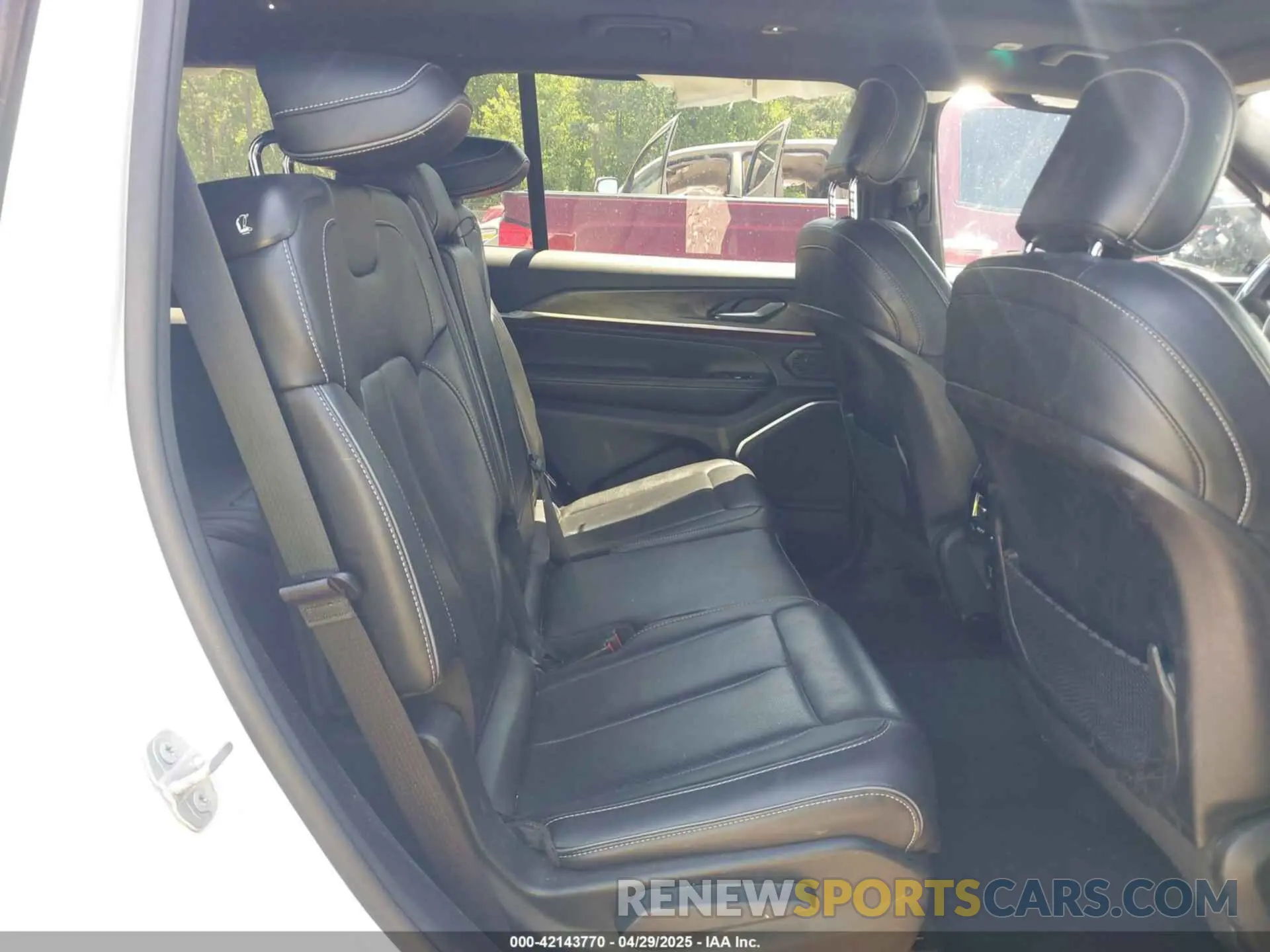 8 Фотография поврежденного автомобиля 1C4RJKDG9P8109141 JEEP GRAND CHEROKEE L 2023