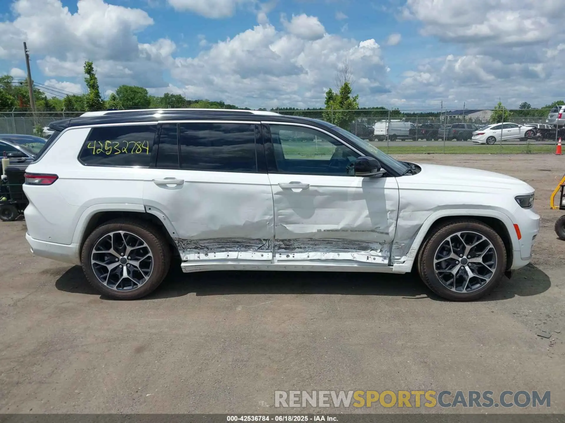 14 Photograph of a damaged car 1C4RJKEG0P8722604 JEEP GRAND CHEROKEE L 2023