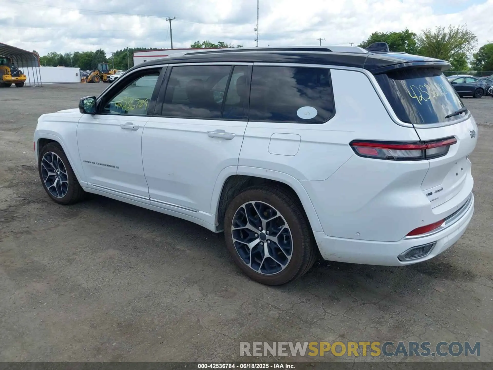 3 Photograph of a damaged car 1C4RJKEG0P8722604 JEEP GRAND CHEROKEE L 2023