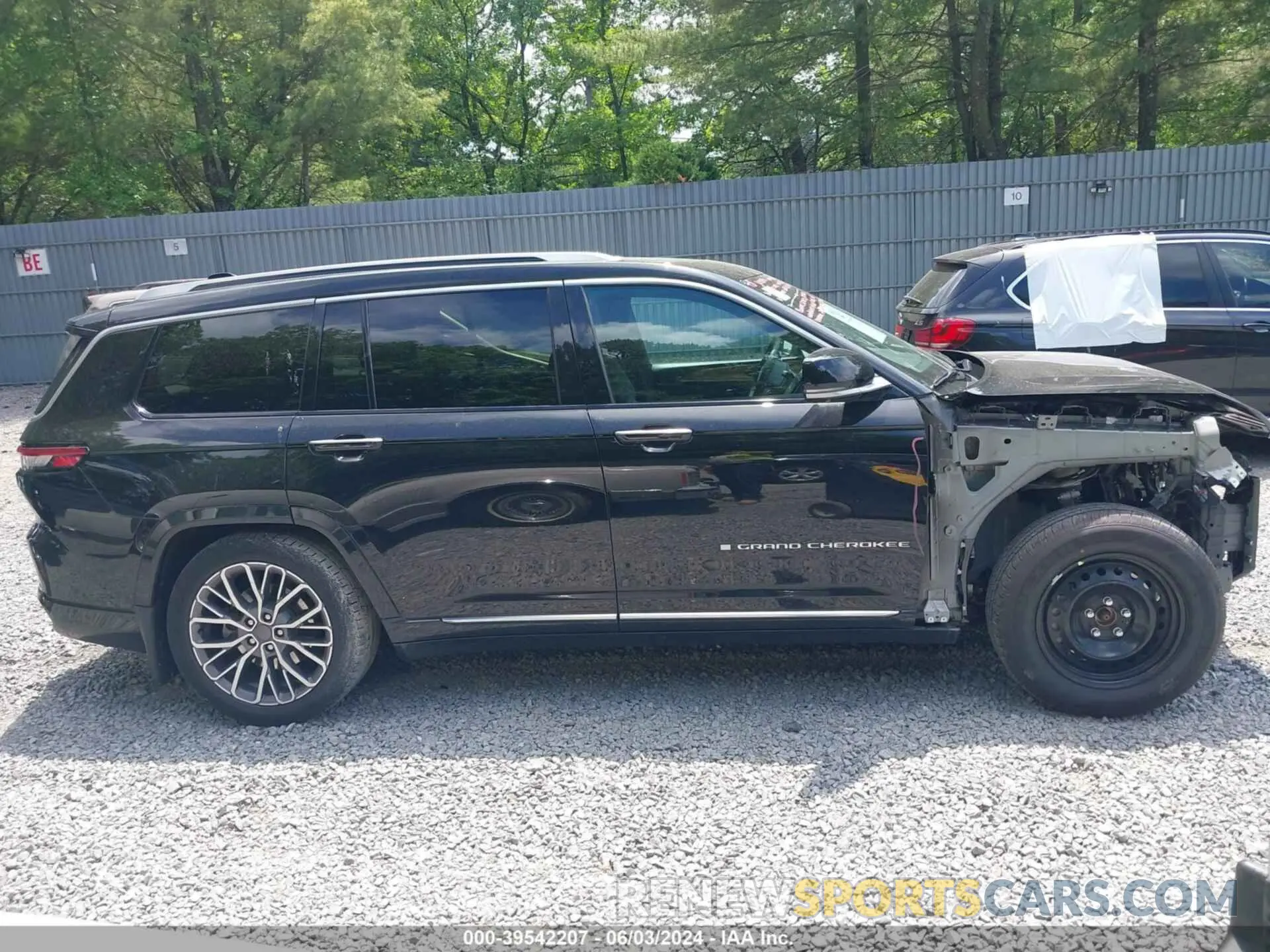 13 Photograph of a damaged car 1C4RJKET3P8110118 JEEP GRAND CHEROKEE L 2023