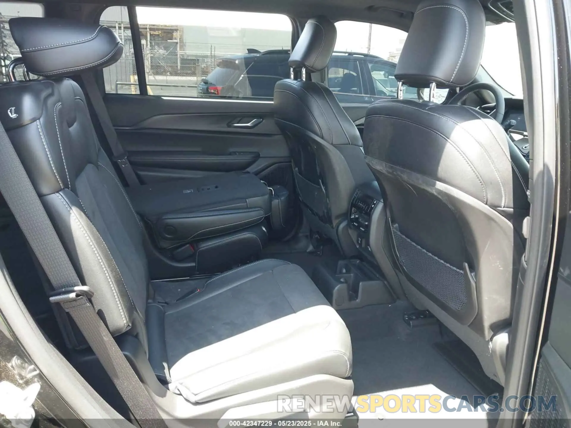 8 Photograph of a damaged car 1C4RJJAG0R8601865 JEEP GRAND CHEROKEE L 2024