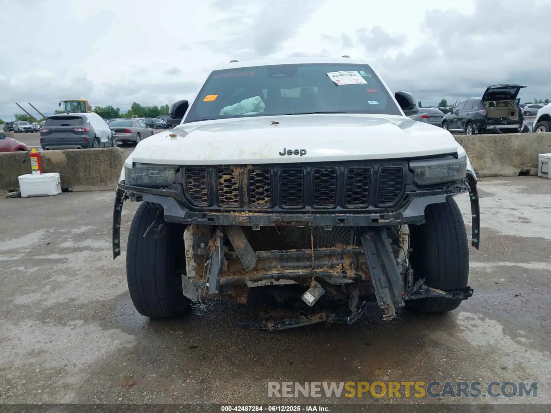 12 Photograph of a damaged car 1C4RJJAG5R8566384 JEEP GRAND CHEROKEE L 2024