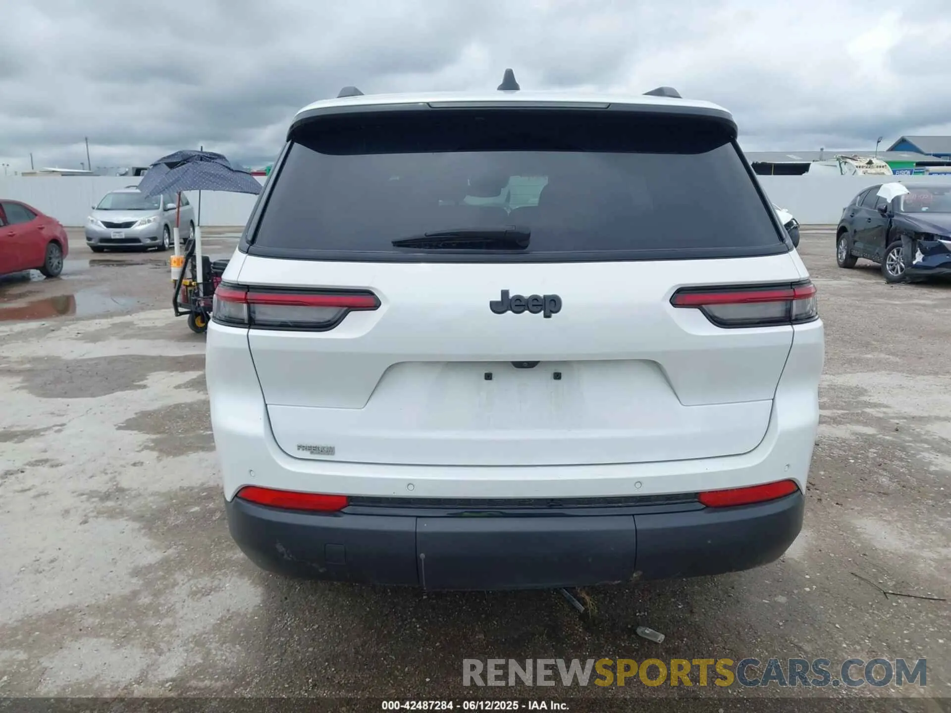 16 Photograph of a damaged car 1C4RJJAG5R8566384 JEEP GRAND CHEROKEE L 2024