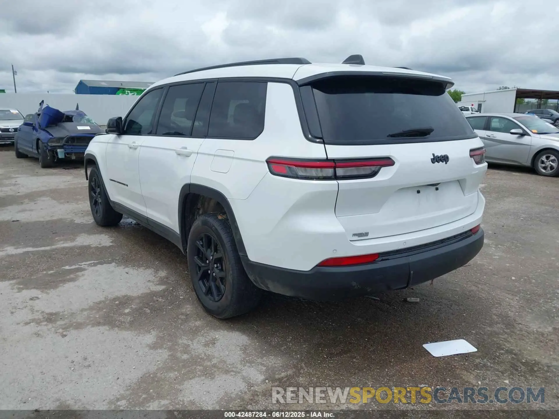 3 Photograph of a damaged car 1C4RJJAG5R8566384 JEEP GRAND CHEROKEE L 2024