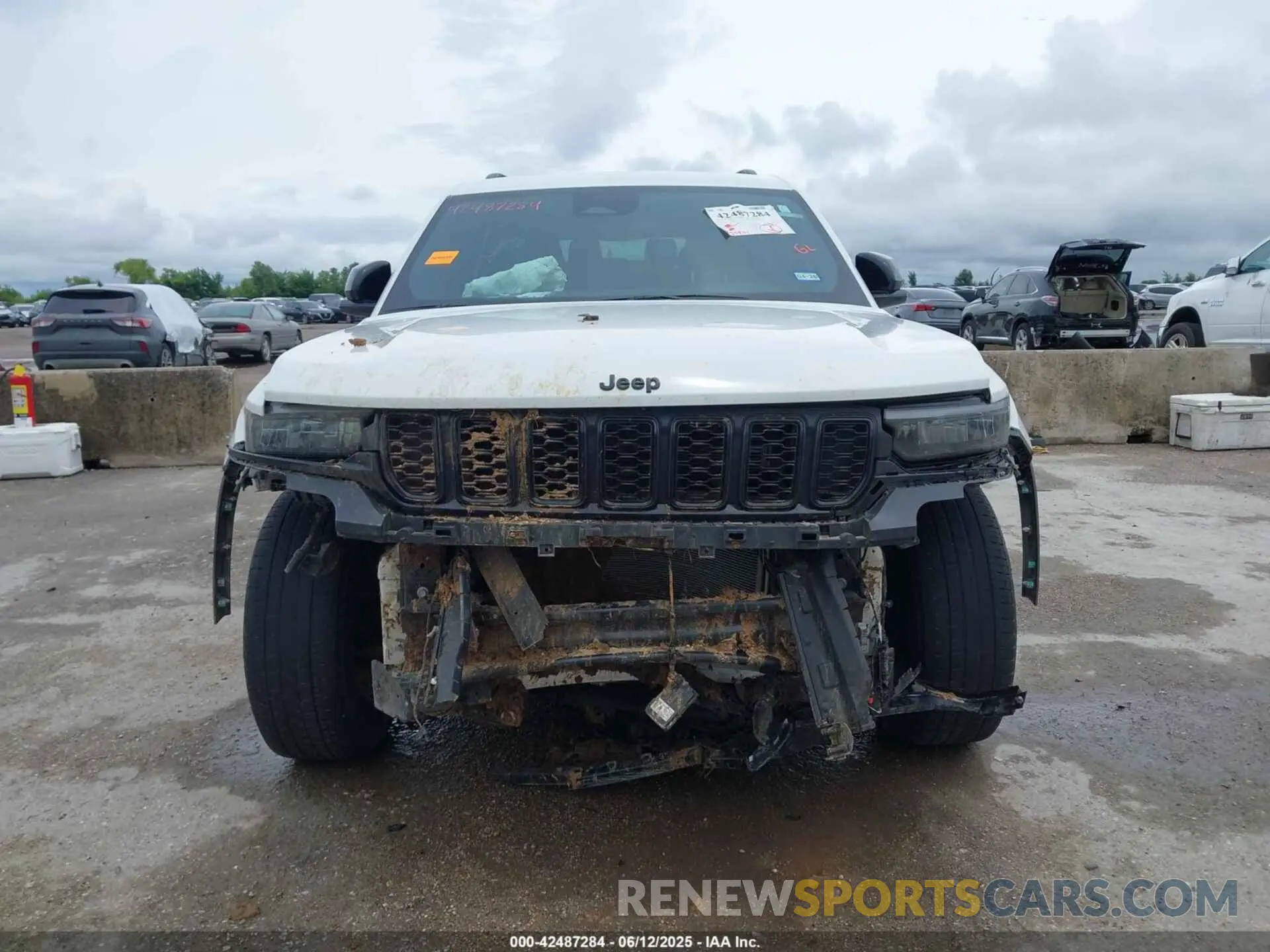 6 Photograph of a damaged car 1C4RJJAG5R8566384 JEEP GRAND CHEROKEE L 2024