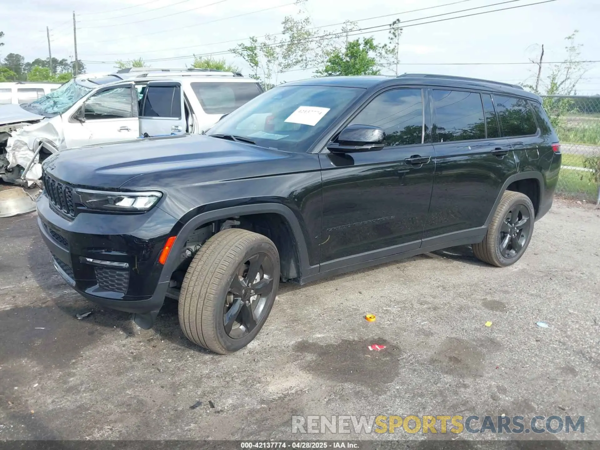 2 Photograph of a damaged car 1C4RJJBG1R8546339 JEEP GRAND CHEROKEE L 2024