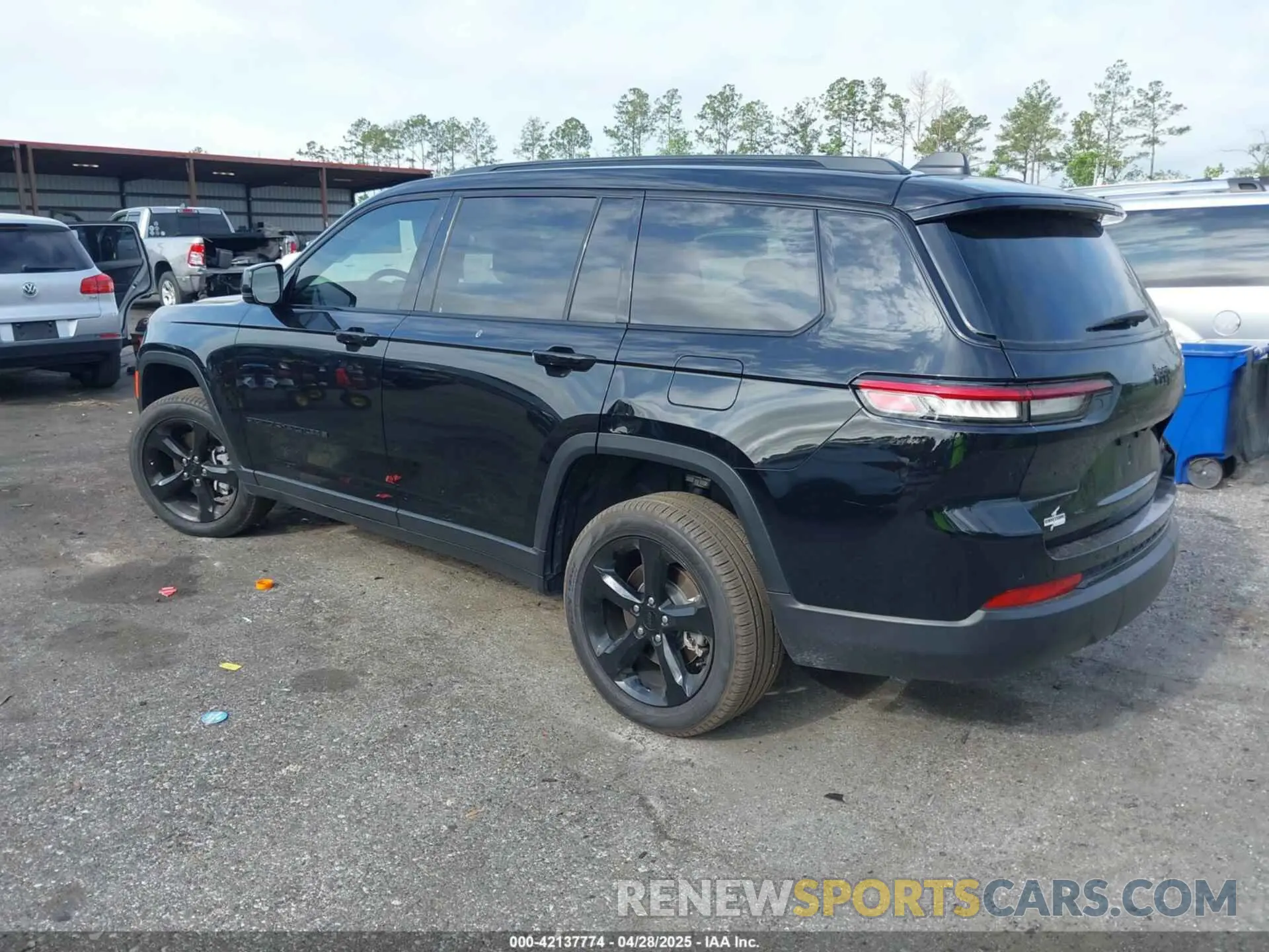 3 Photograph of a damaged car 1C4RJJBG1R8546339 JEEP GRAND CHEROKEE L 2024