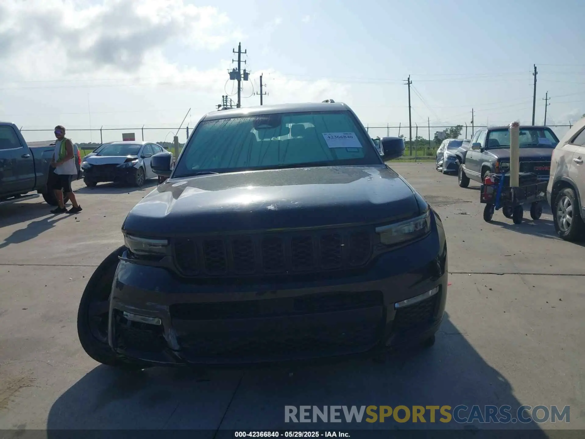 12 Photograph of a damaged car 1C4RJJBG5R8541483 JEEP GRAND CHEROKEE L 2024