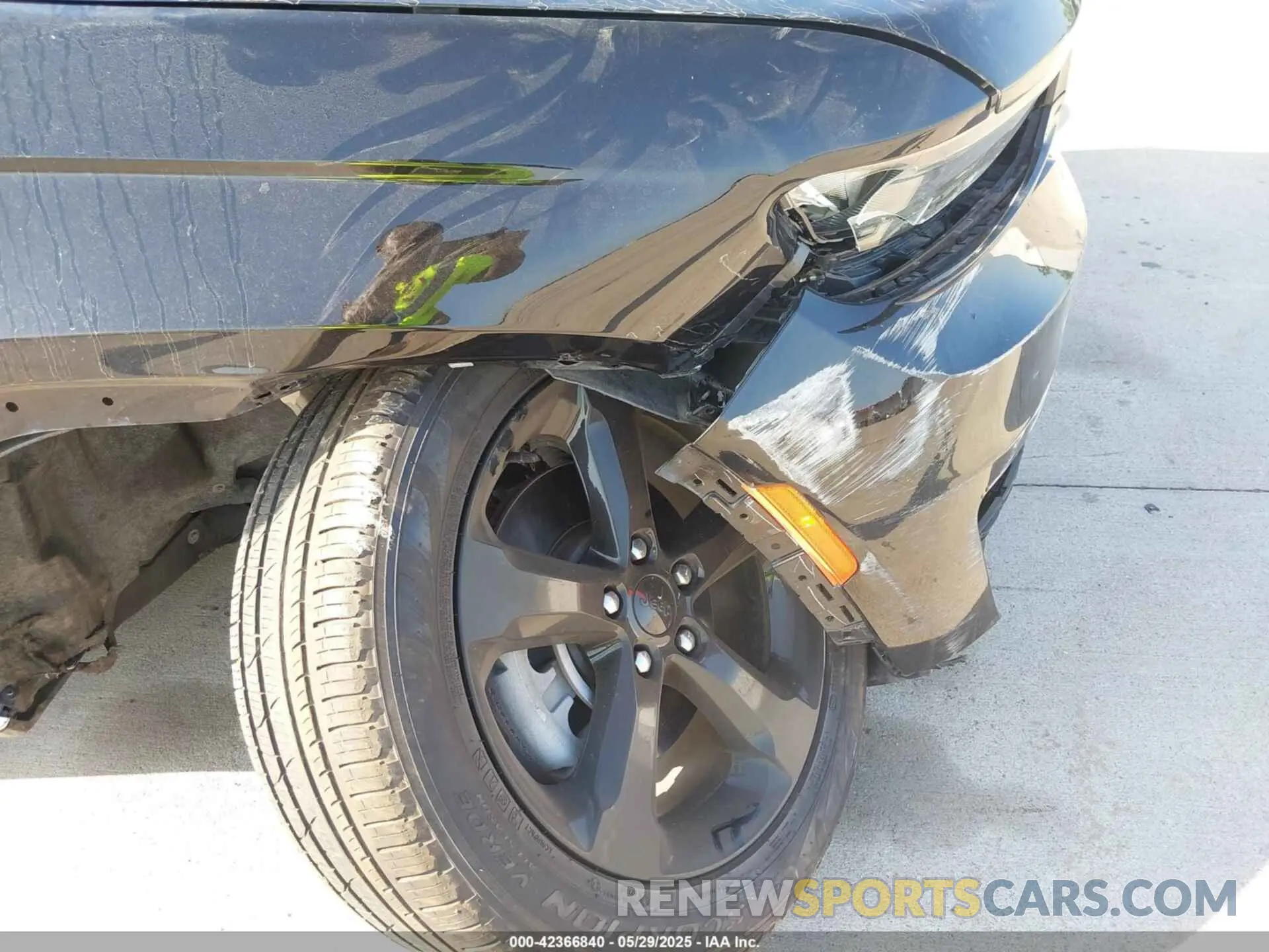 17 Photograph of a damaged car 1C4RJJBG5R8541483 JEEP GRAND CHEROKEE L 2024