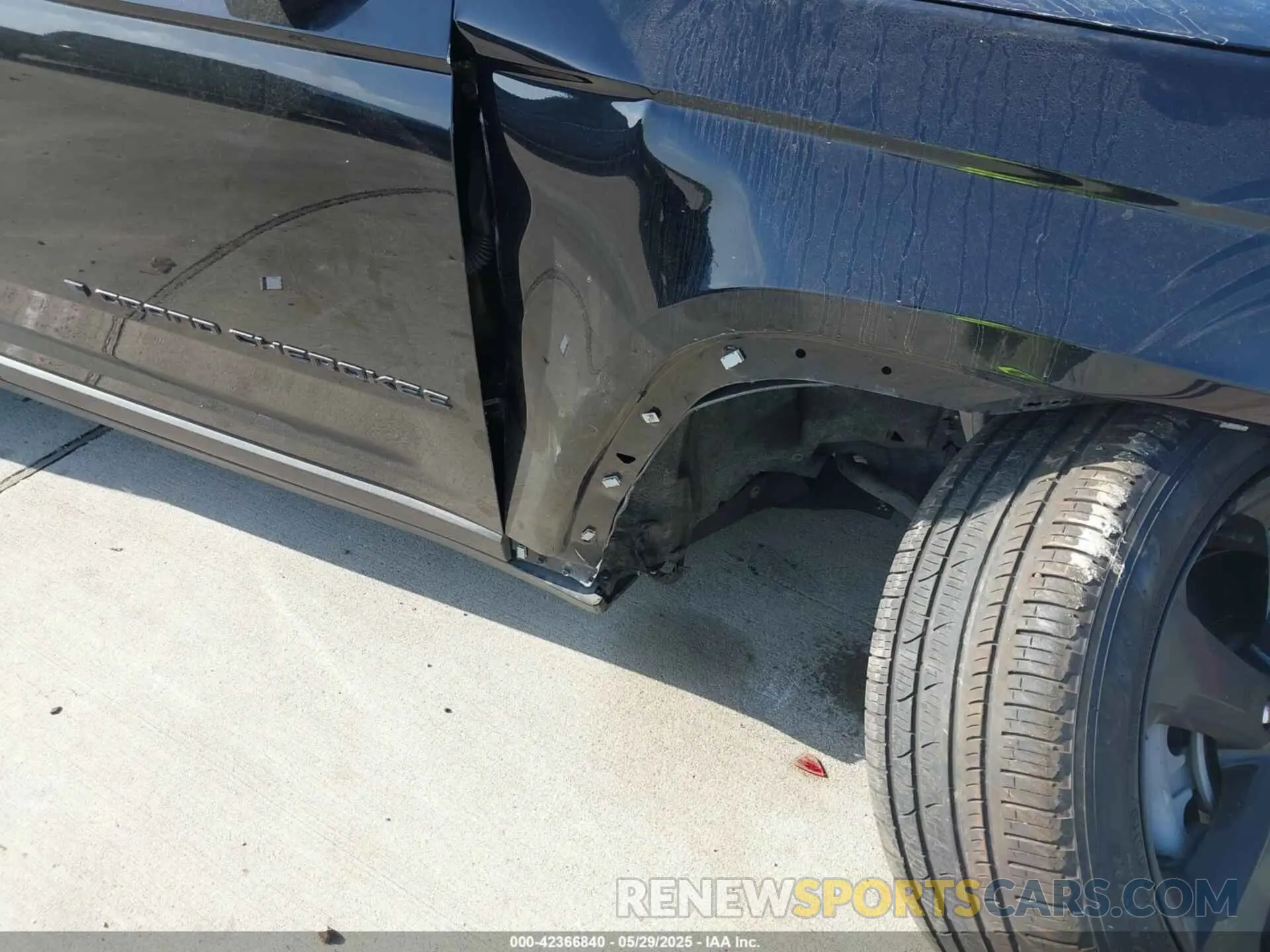 6 Photograph of a damaged car 1C4RJJBG5R8541483 JEEP GRAND CHEROKEE L 2024