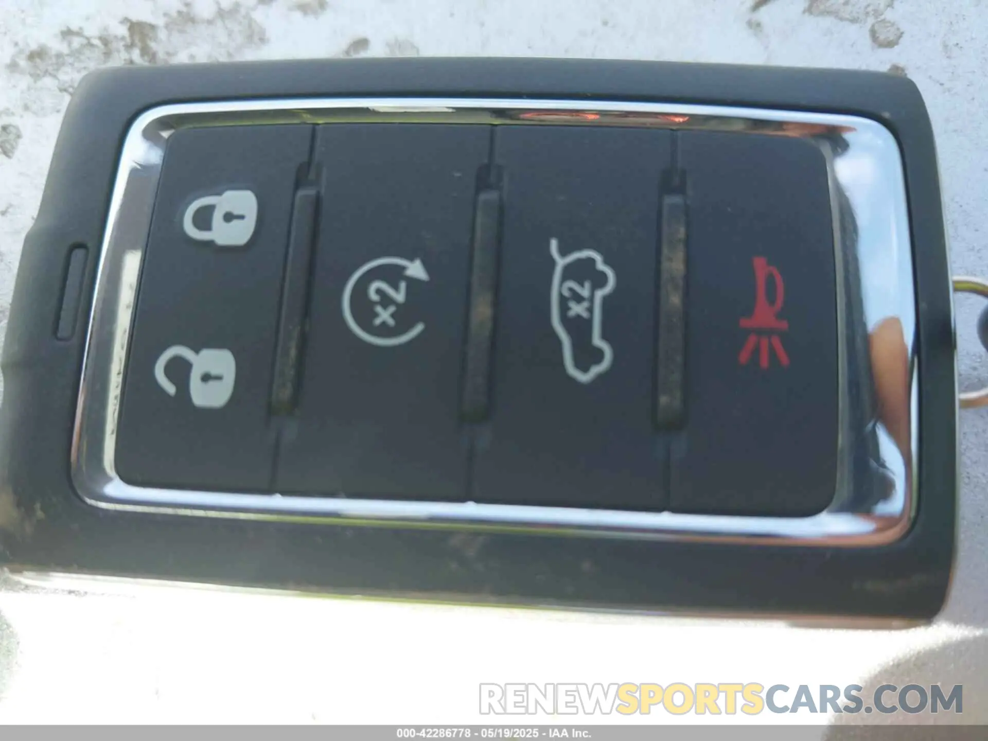 11 Photograph of a damaged car 1C4RJKAG0R8515218 JEEP GRAND CHEROKEE L 2024