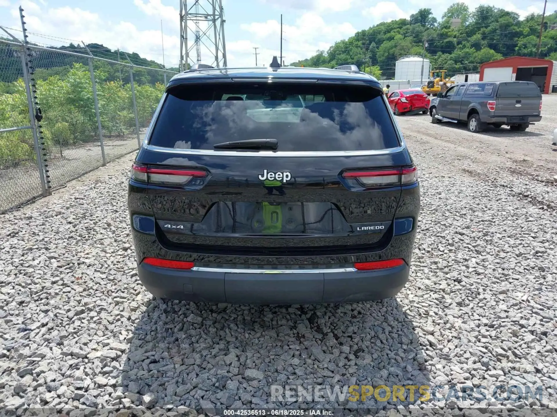 17 Photograph of a damaged car 1C4RJKAG1R8566243 JEEP GRAND CHEROKEE L 2024