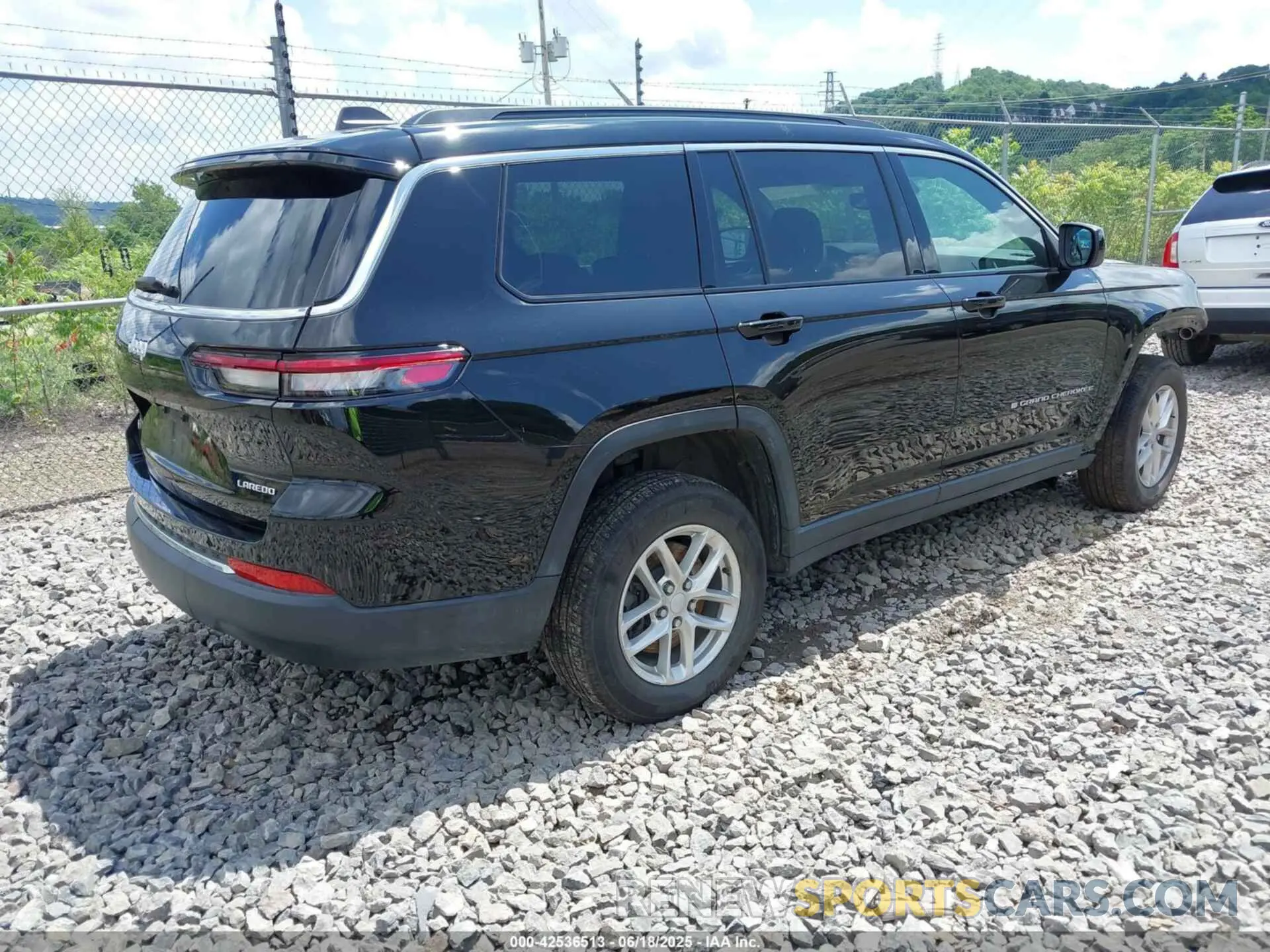 4 Photograph of a damaged car 1C4RJKAG1R8566243 JEEP GRAND CHEROKEE L 2024
