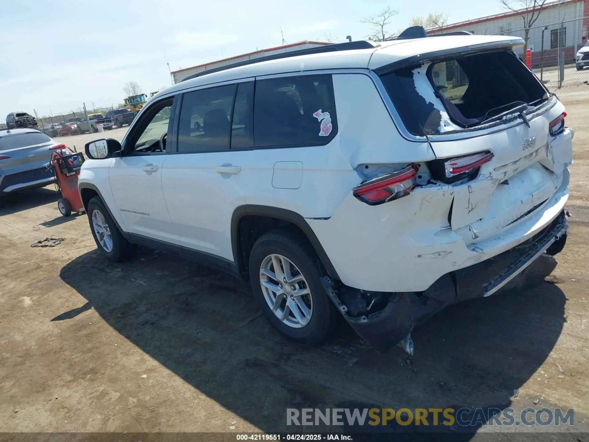 3 Photograph of a damaged car 1C4RJKAG2R8536751 JEEP GRAND CHEROKEE L 2024