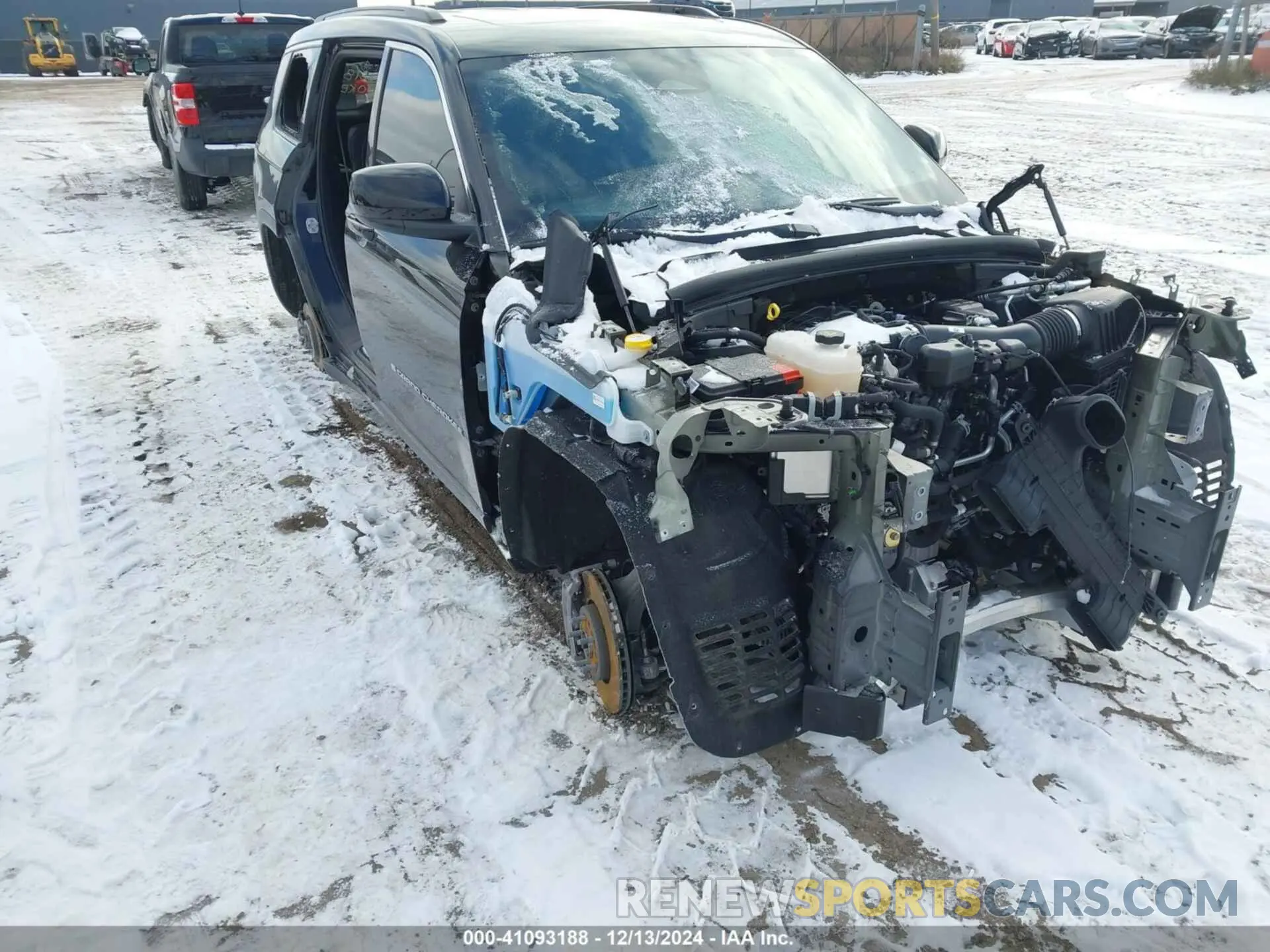1 Photograph of a damaged car 1C4RJKAG2R8575310 JEEP GRAND CHEROKEE L 2024