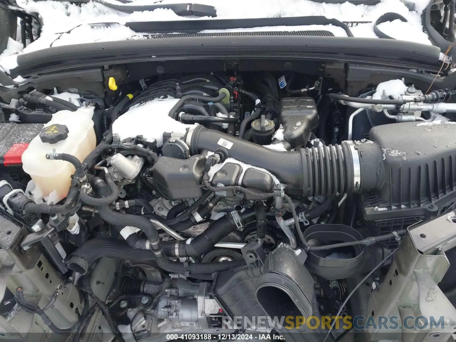 10 Photograph of a damaged car 1C4RJKAG2R8575310 JEEP GRAND CHEROKEE L 2024
