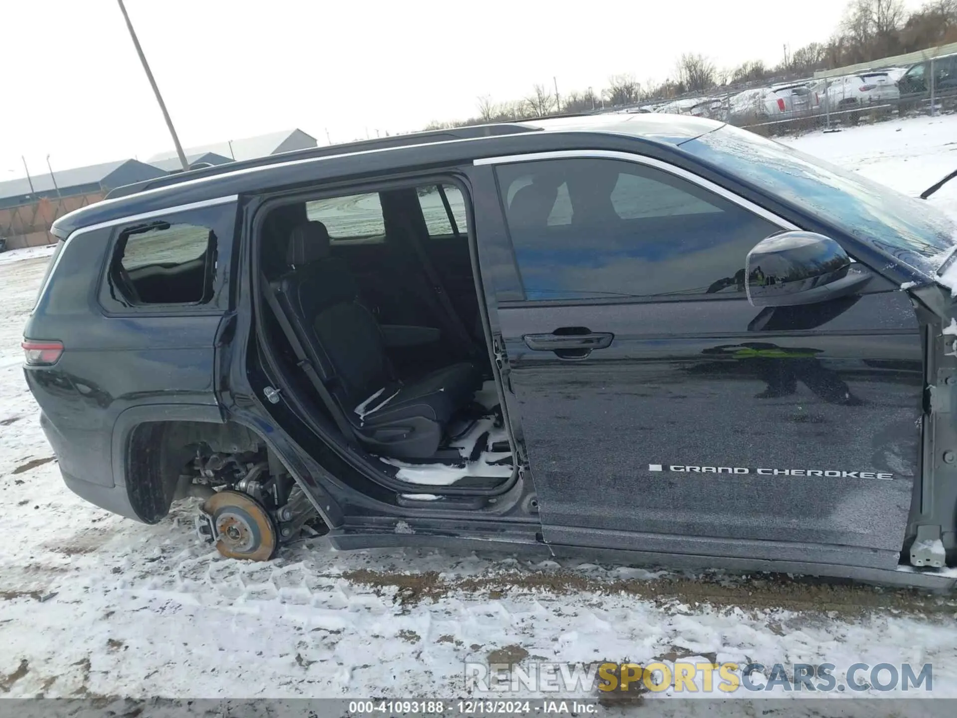 12 Photograph of a damaged car 1C4RJKAG2R8575310 JEEP GRAND CHEROKEE L 2024