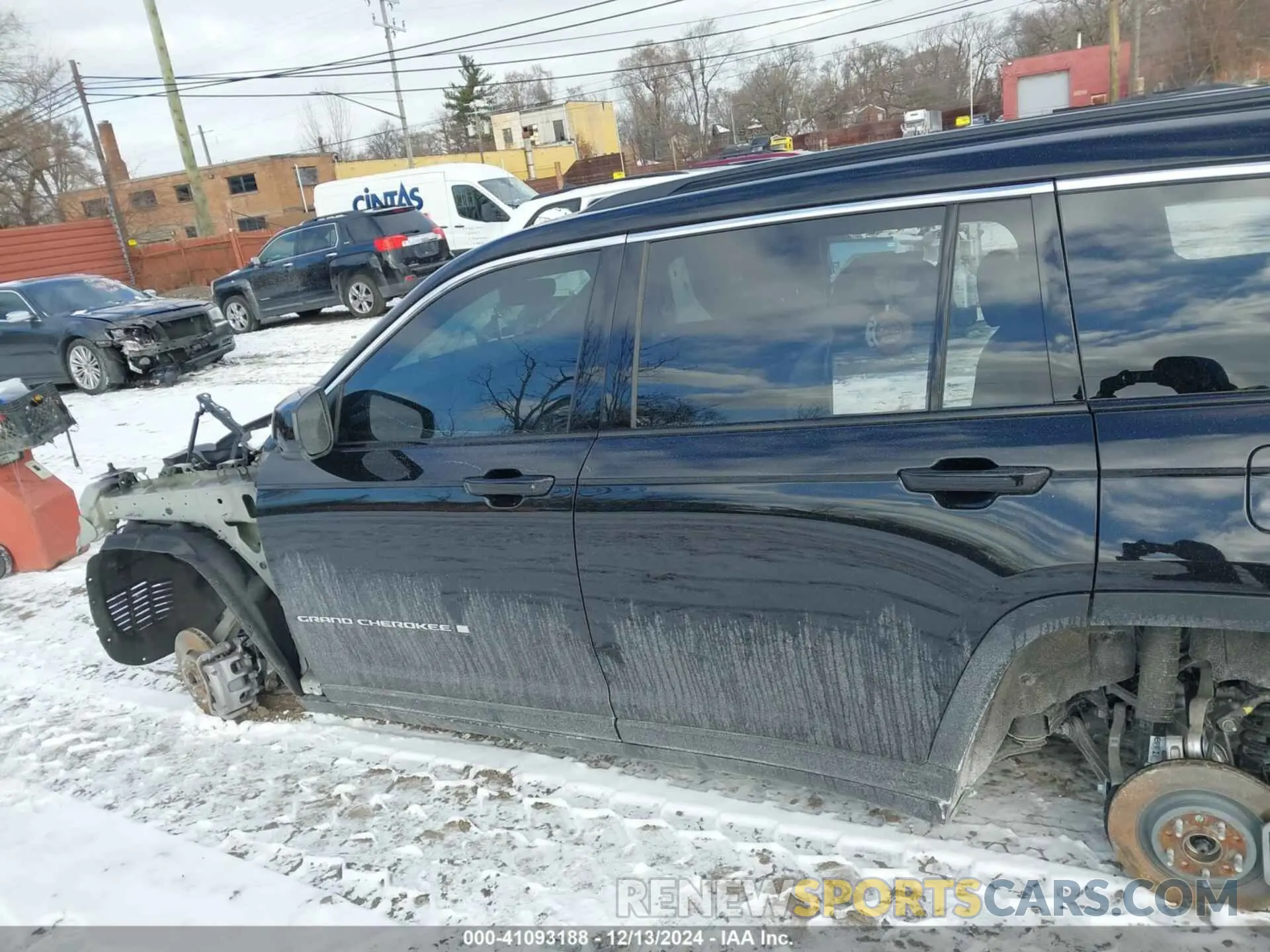 13 Photograph of a damaged car 1C4RJKAG2R8575310 JEEP GRAND CHEROKEE L 2024