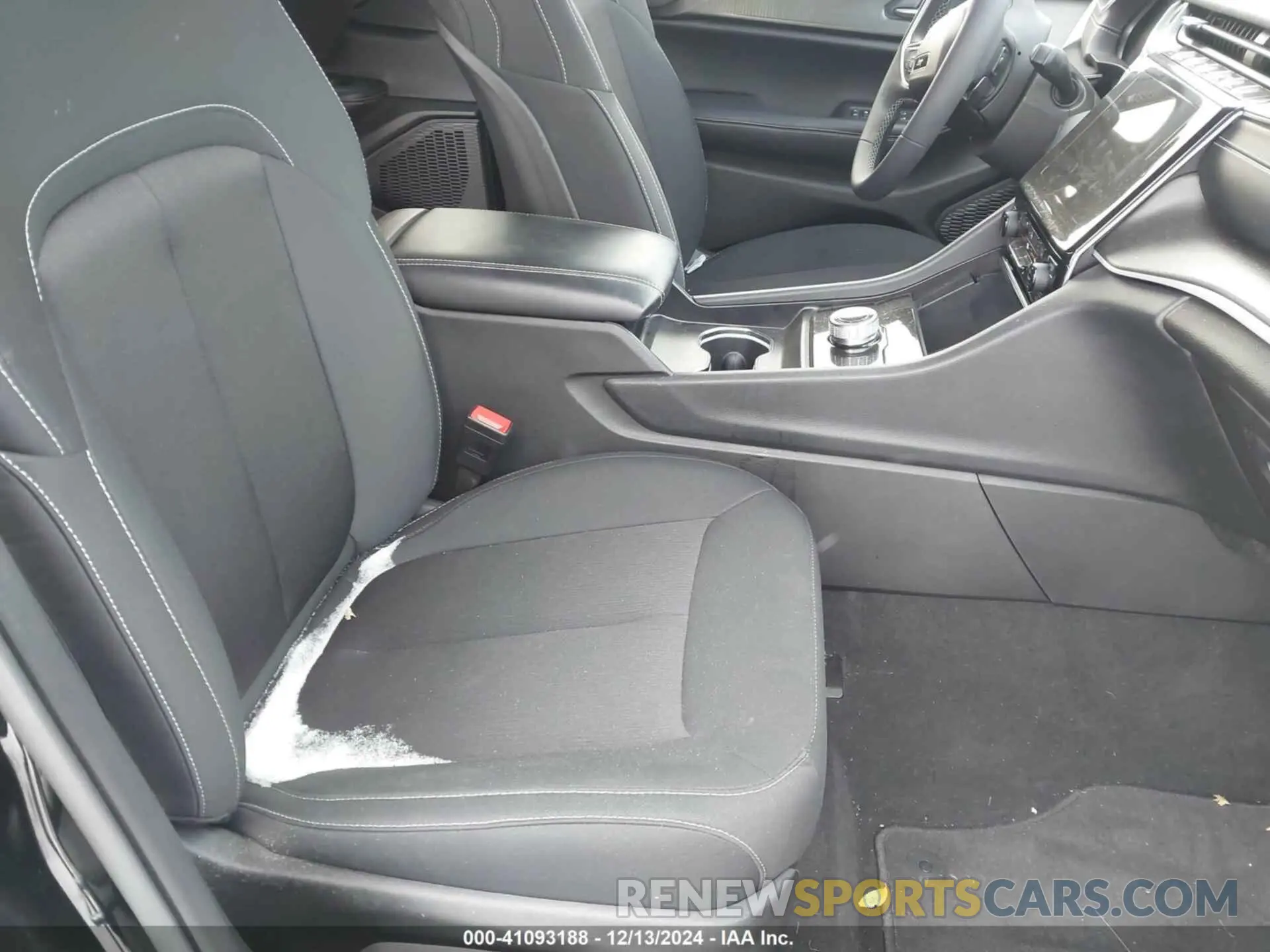 5 Photograph of a damaged car 1C4RJKAG2R8575310 JEEP GRAND CHEROKEE L 2024