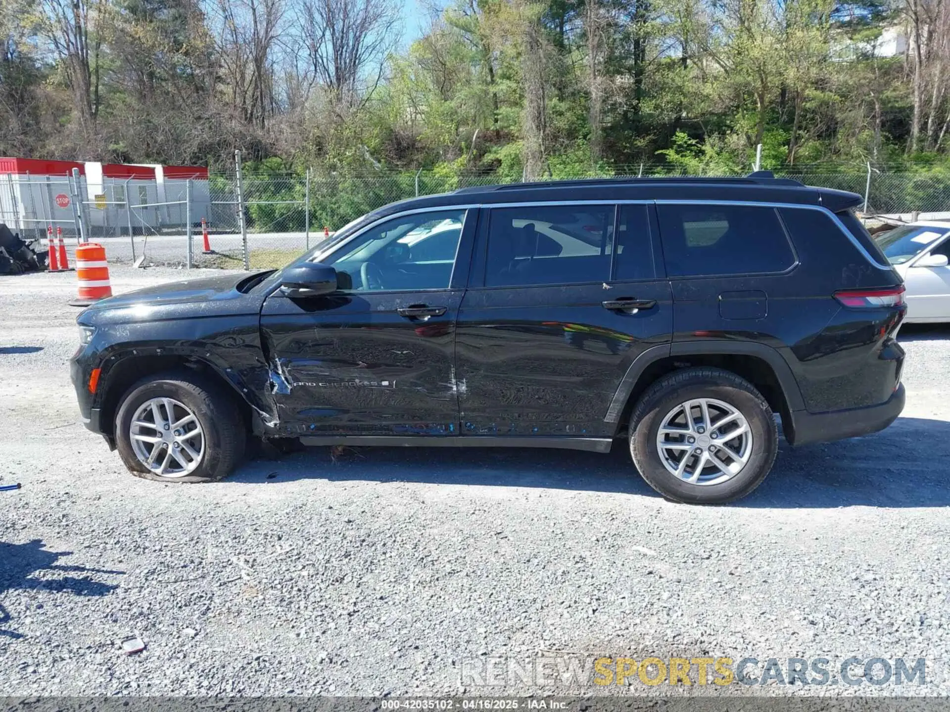 14 Photograph of a damaged car 1C4RJKAG3R8565594 JEEP GRAND CHEROKEE L 2024
