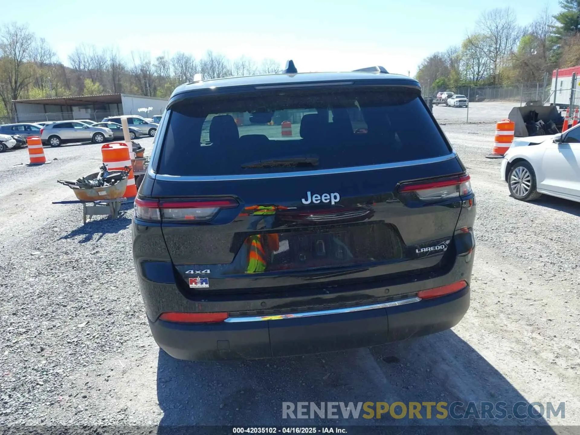 16 Photograph of a damaged car 1C4RJKAG3R8565594 JEEP GRAND CHEROKEE L 2024