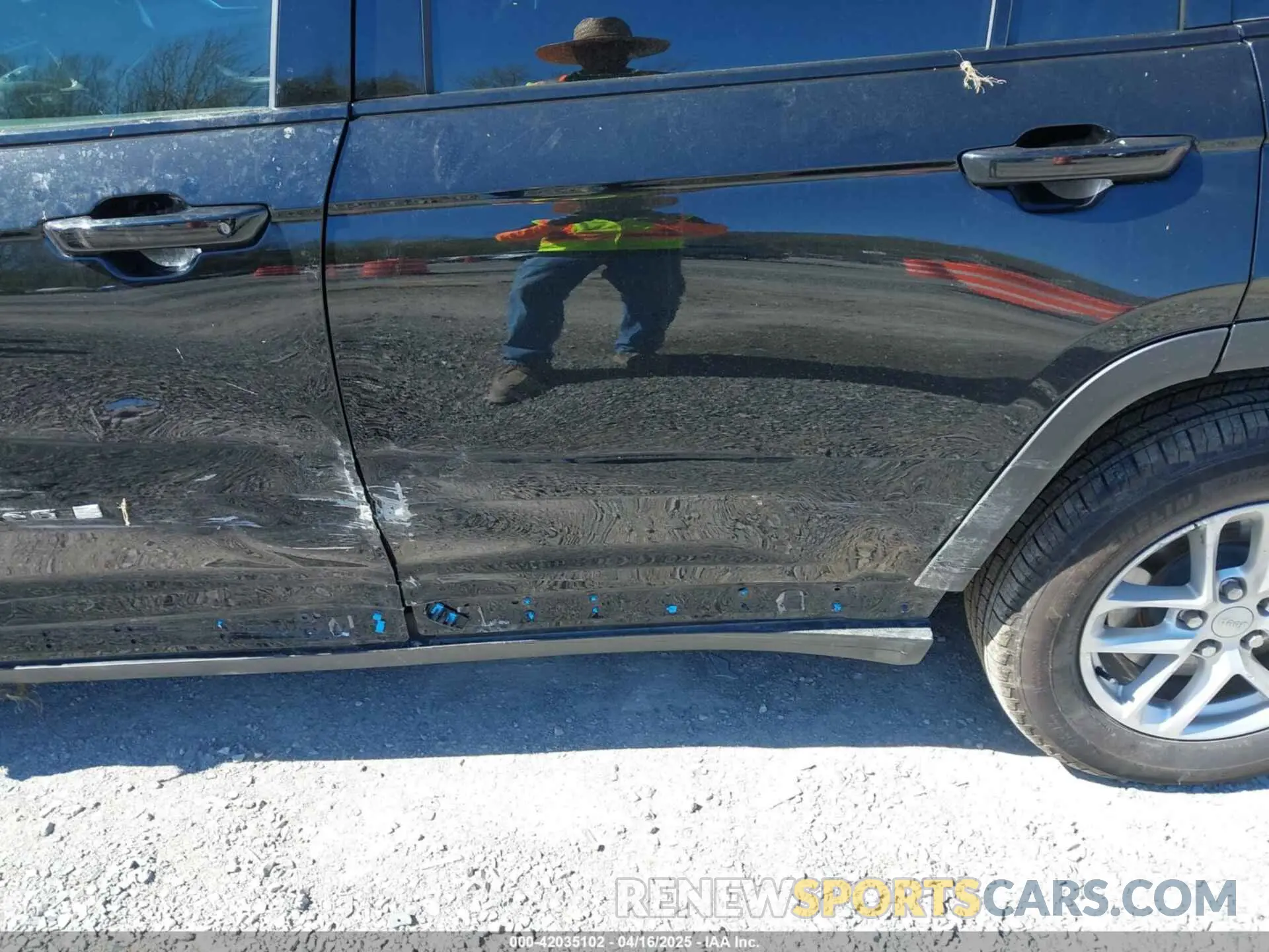 18 Photograph of a damaged car 1C4RJKAG3R8565594 JEEP GRAND CHEROKEE L 2024