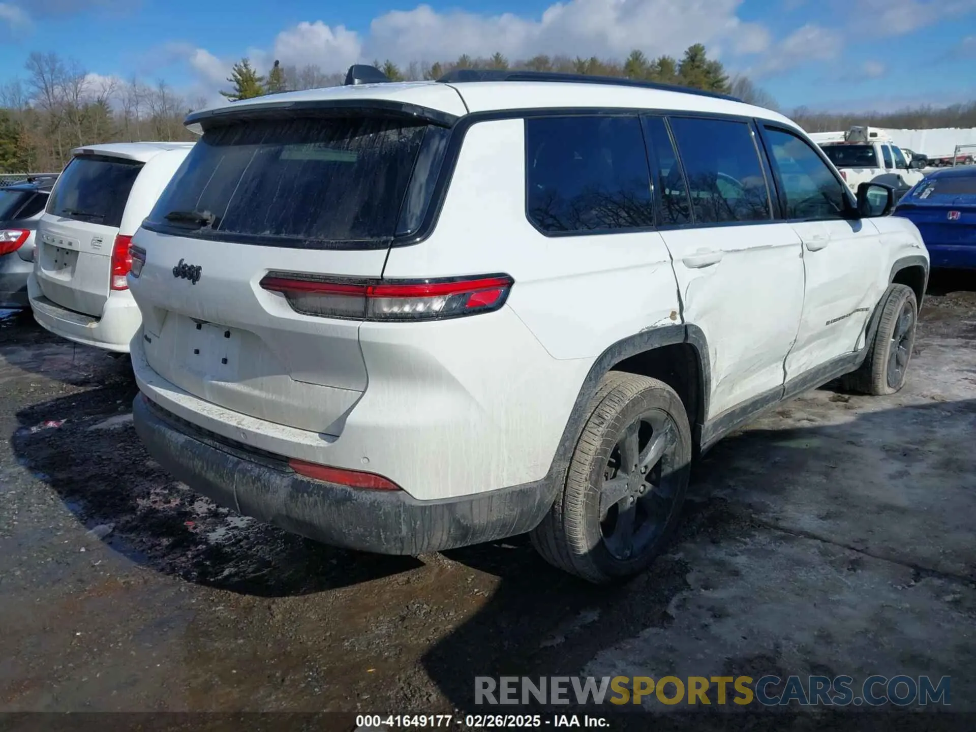 4 Photograph of a damaged car 1C4RJKAG4R8550649 JEEP GRAND CHEROKEE L 2024