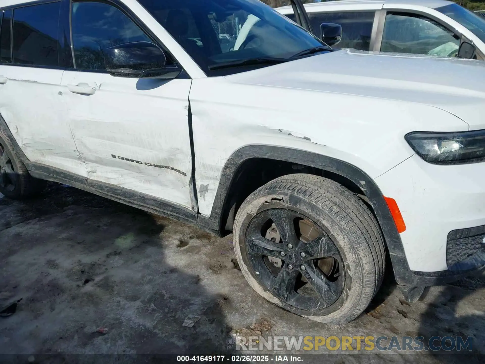 6 Photograph of a damaged car 1C4RJKAG4R8550649 JEEP GRAND CHEROKEE L 2024